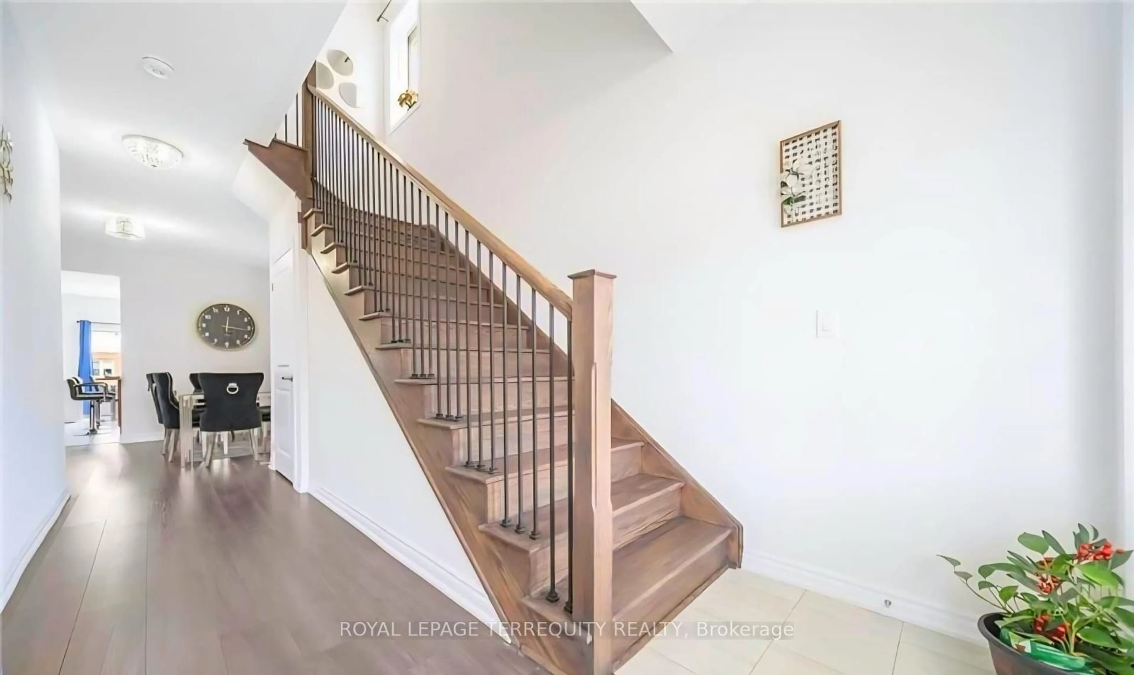 Stairs for 44 Cottonwood Cres, Welland Ontario L3B 0J4