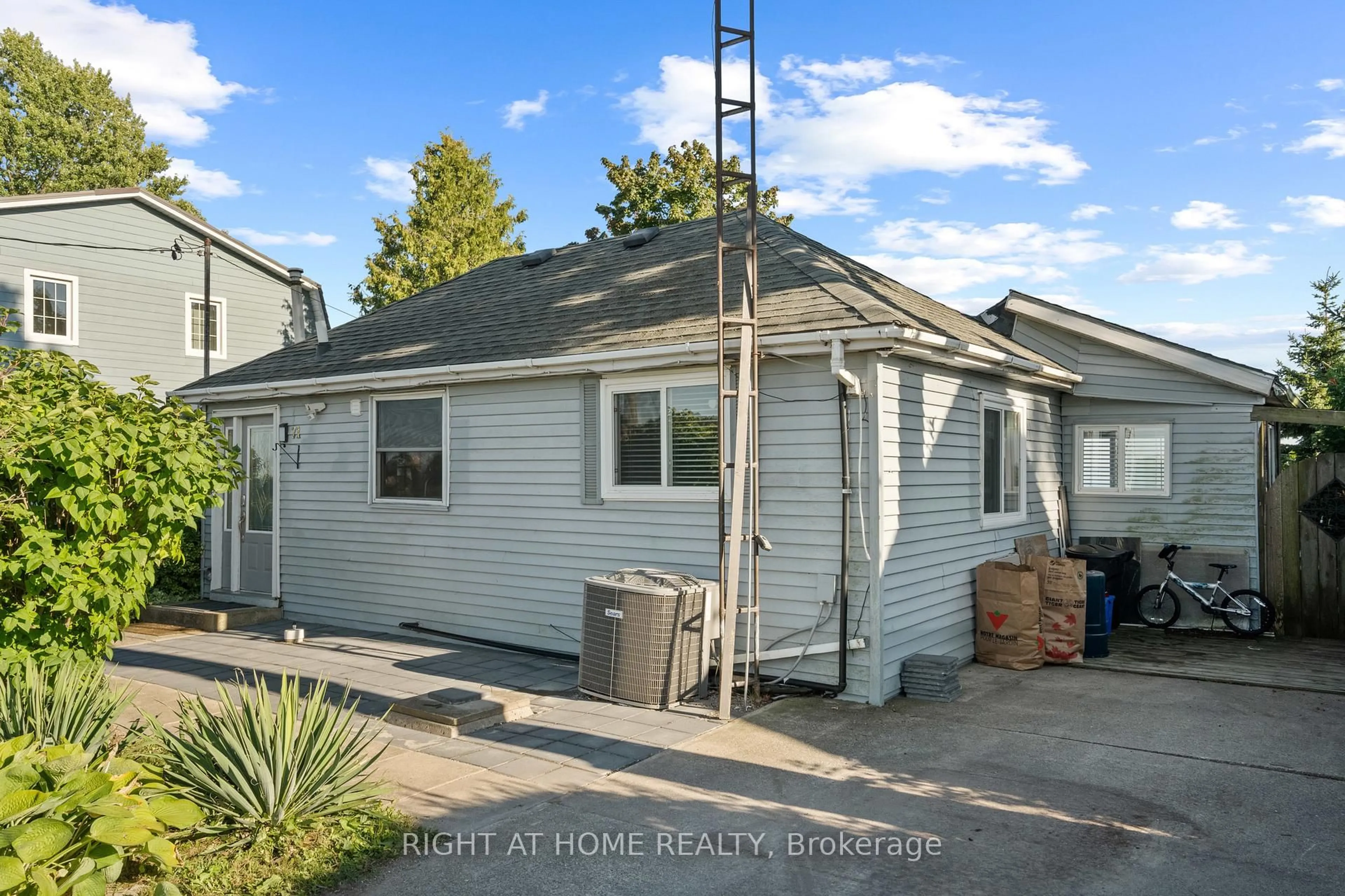 Home with vinyl exterior material, street for 71 Lighthouse Dr Dr, Haldimand Ontario N1A 2W6