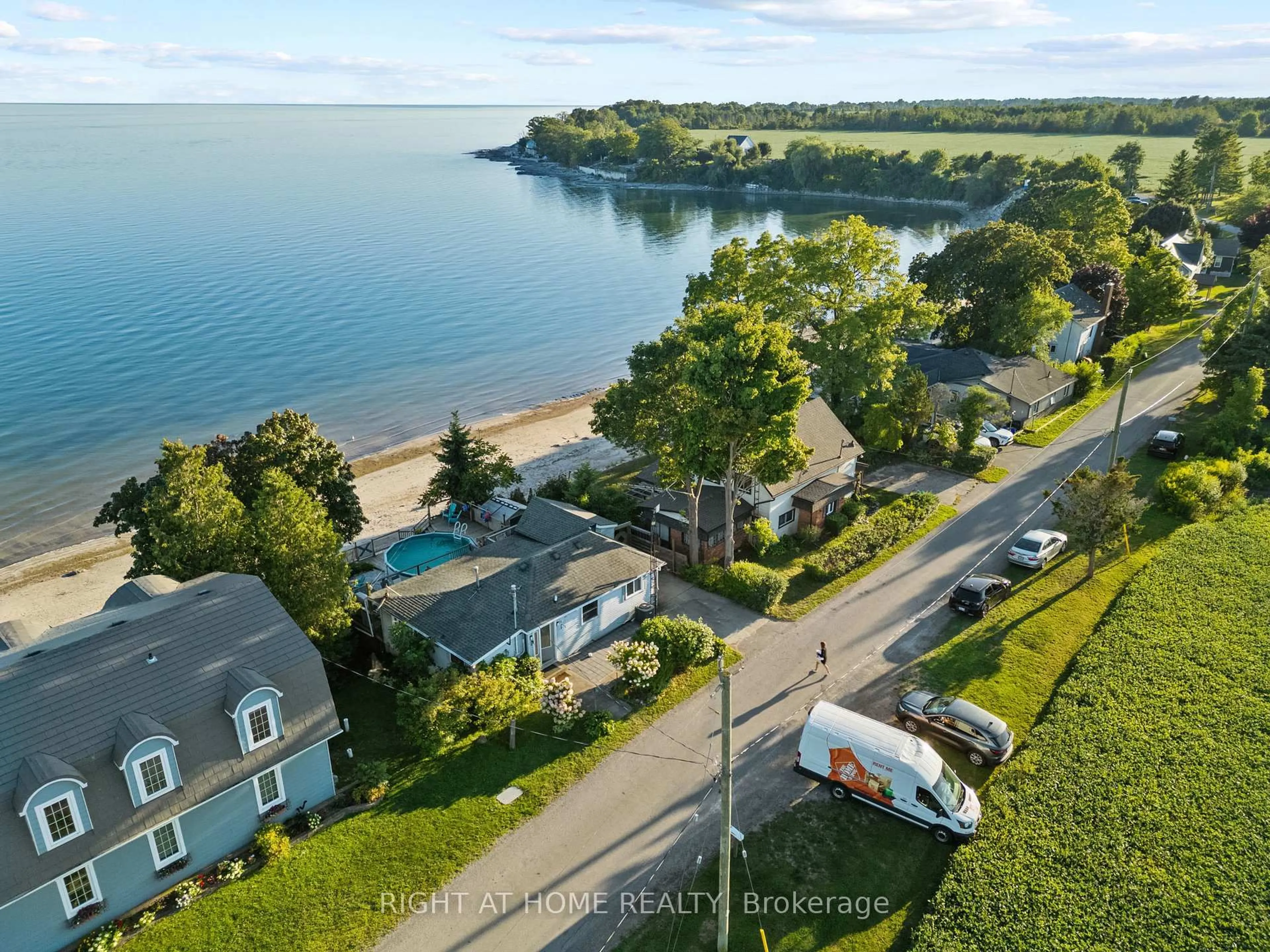 A pic from outside/outdoor area/front of a property/back of a property/a pic from drone, water/lake/river/ocean view for 71 Lighthouse Dr Dr, Haldimand Ontario N1A 2W6