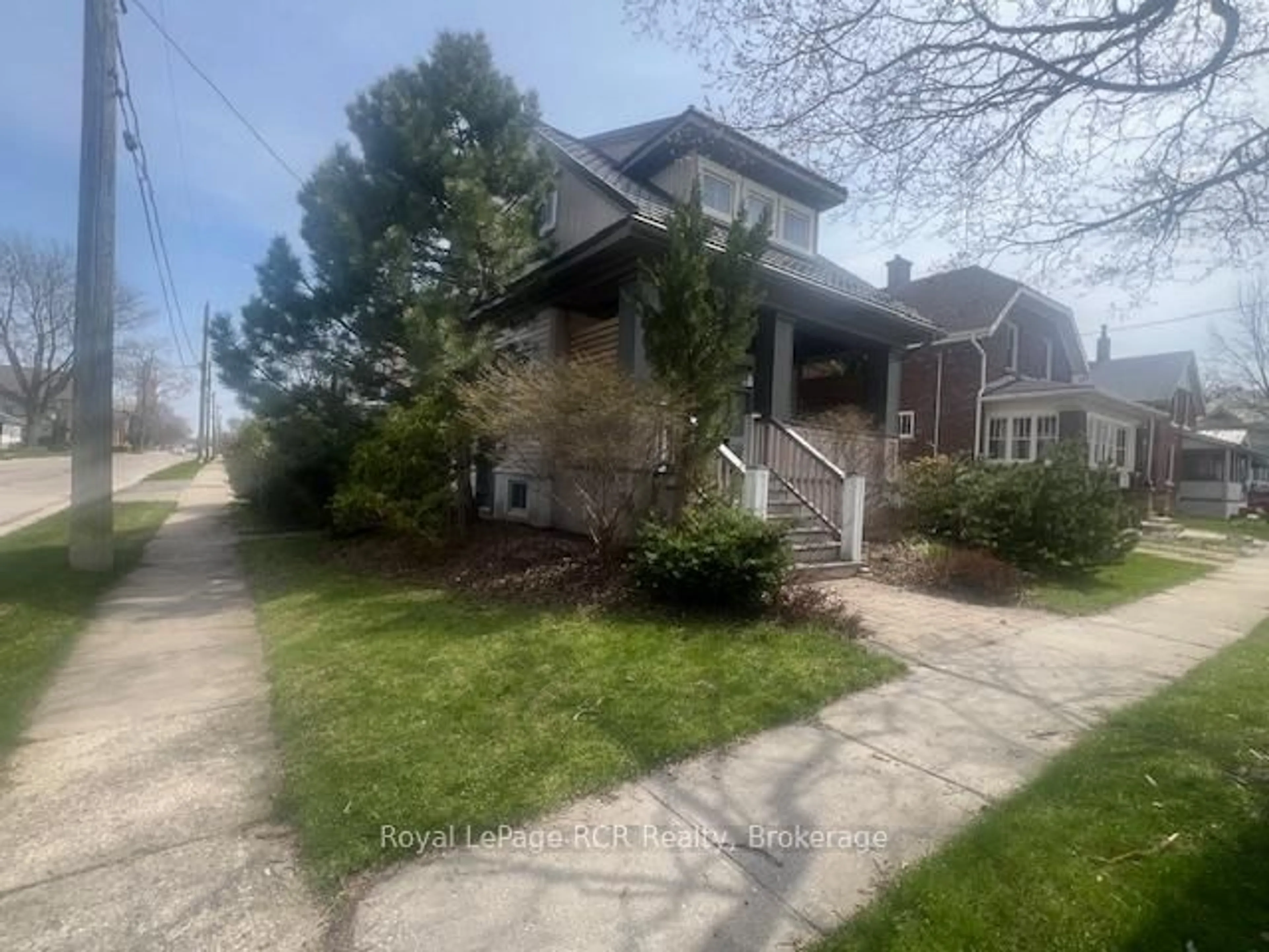 A pic from outside/outdoor area/front of a property/back of a property/a pic from drone, street for 190 Victoria Ave, North Perth Ontario N4W 1S6