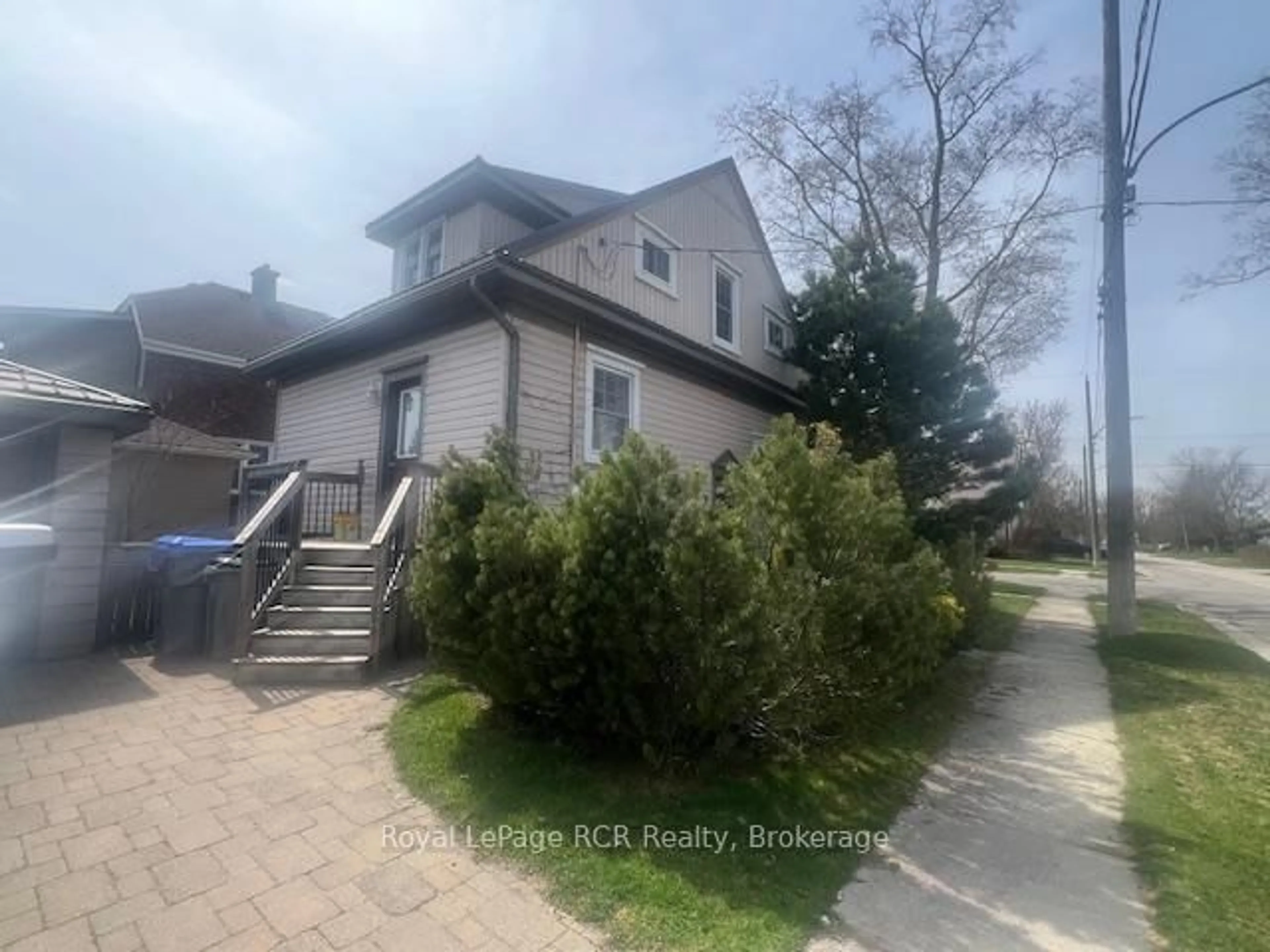 A pic from outside/outdoor area/front of a property/back of a property/a pic from drone, street for 190 Victoria Ave, North Perth Ontario N4W 1S6