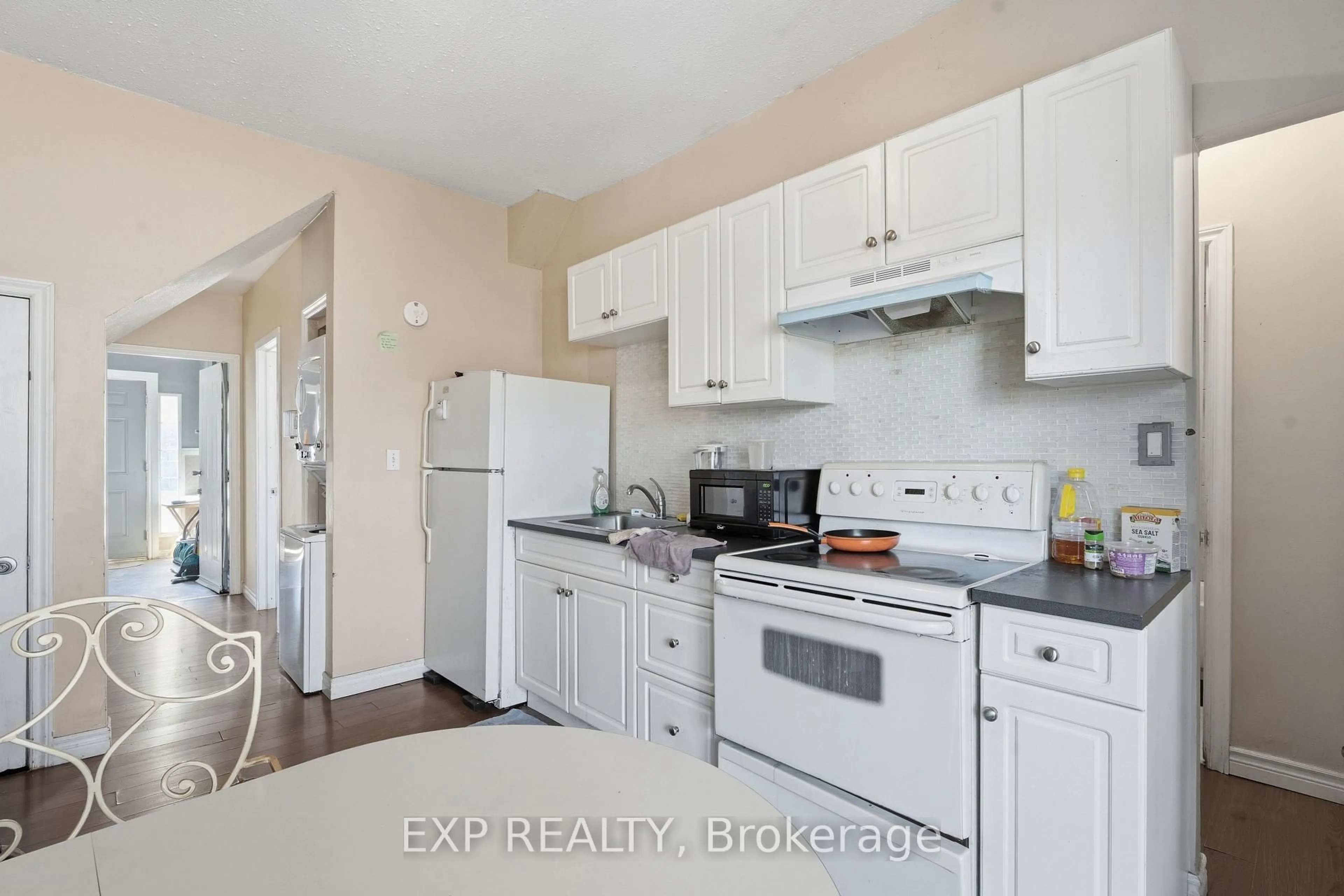 Standard kitchen, unknown for 211 Rebecca St, Hamilton Ontario L8R 1C2
