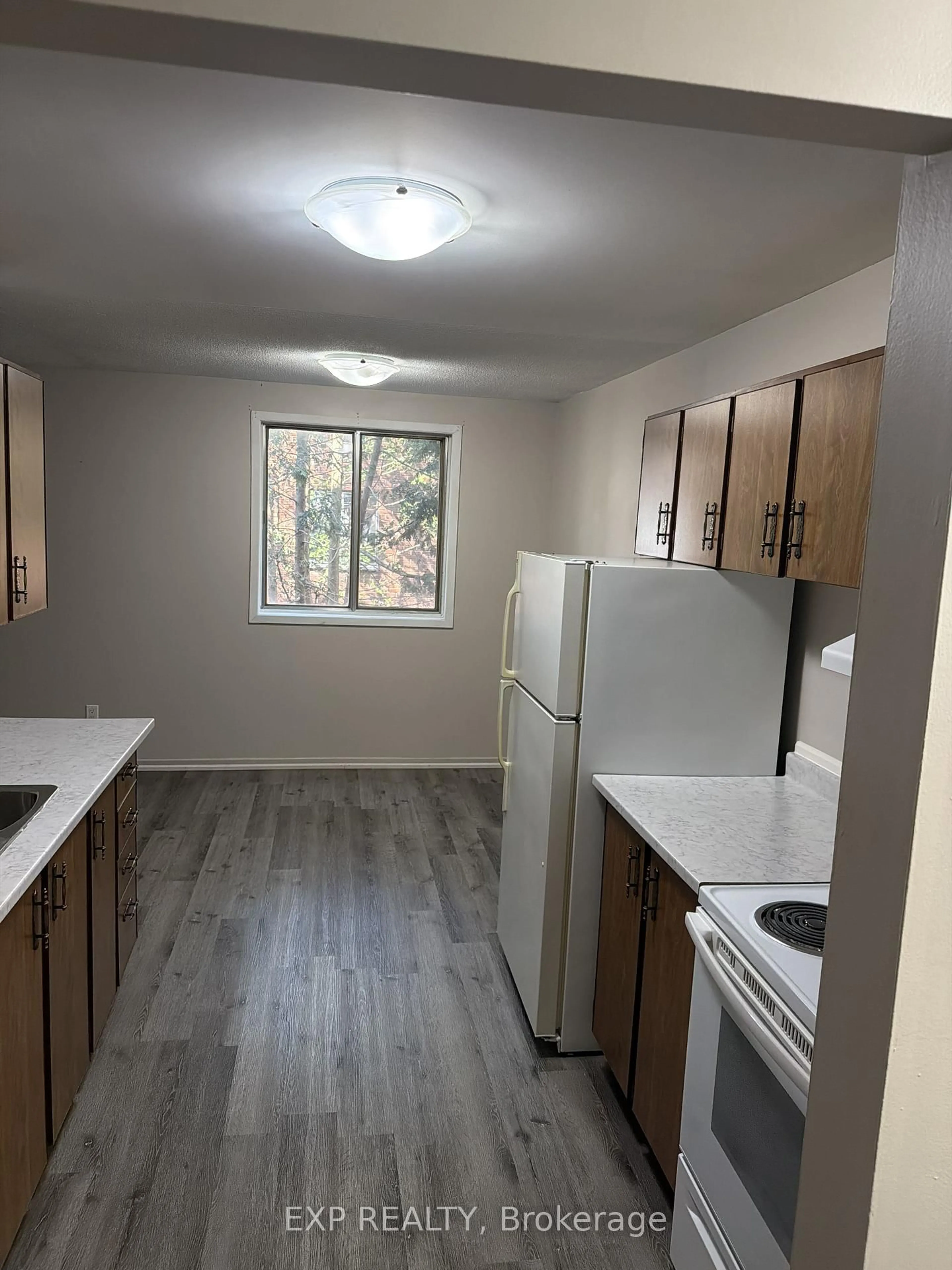 Standard kitchen, unknown for 187 Lisgar Ave Ave #204, Tillsonburg Ontario N4G 3L5