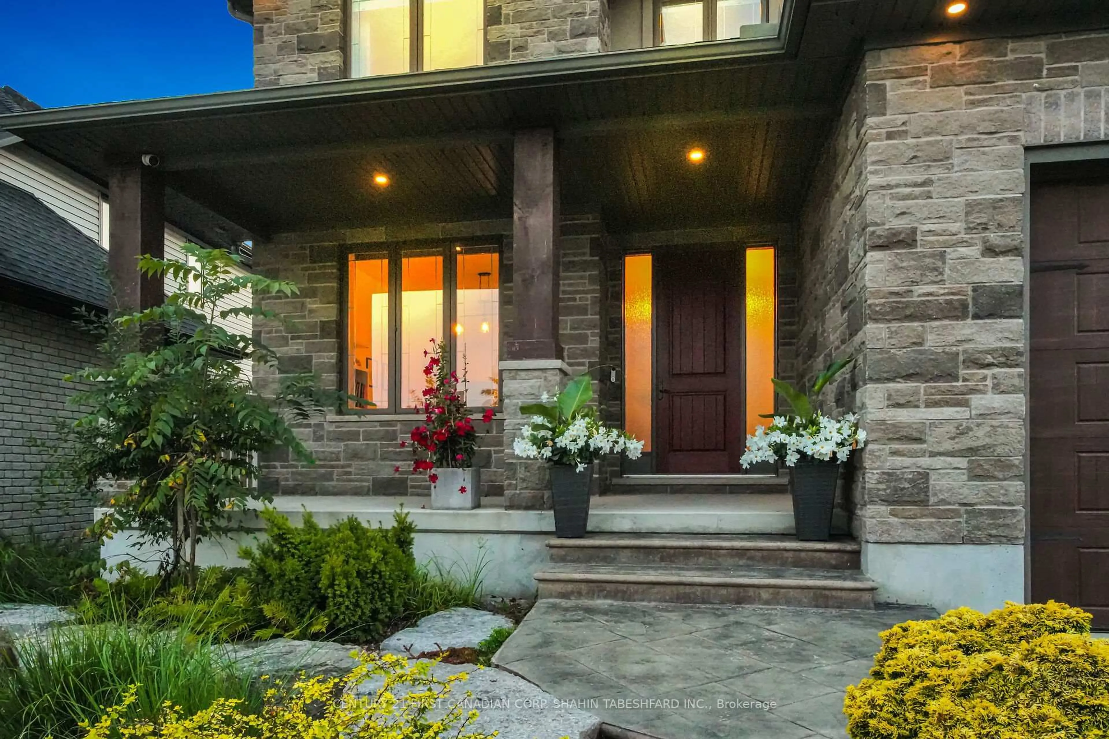 Indoor entryway for 1165 Cranbrook Rd, London South Ontario N6K 0G7
