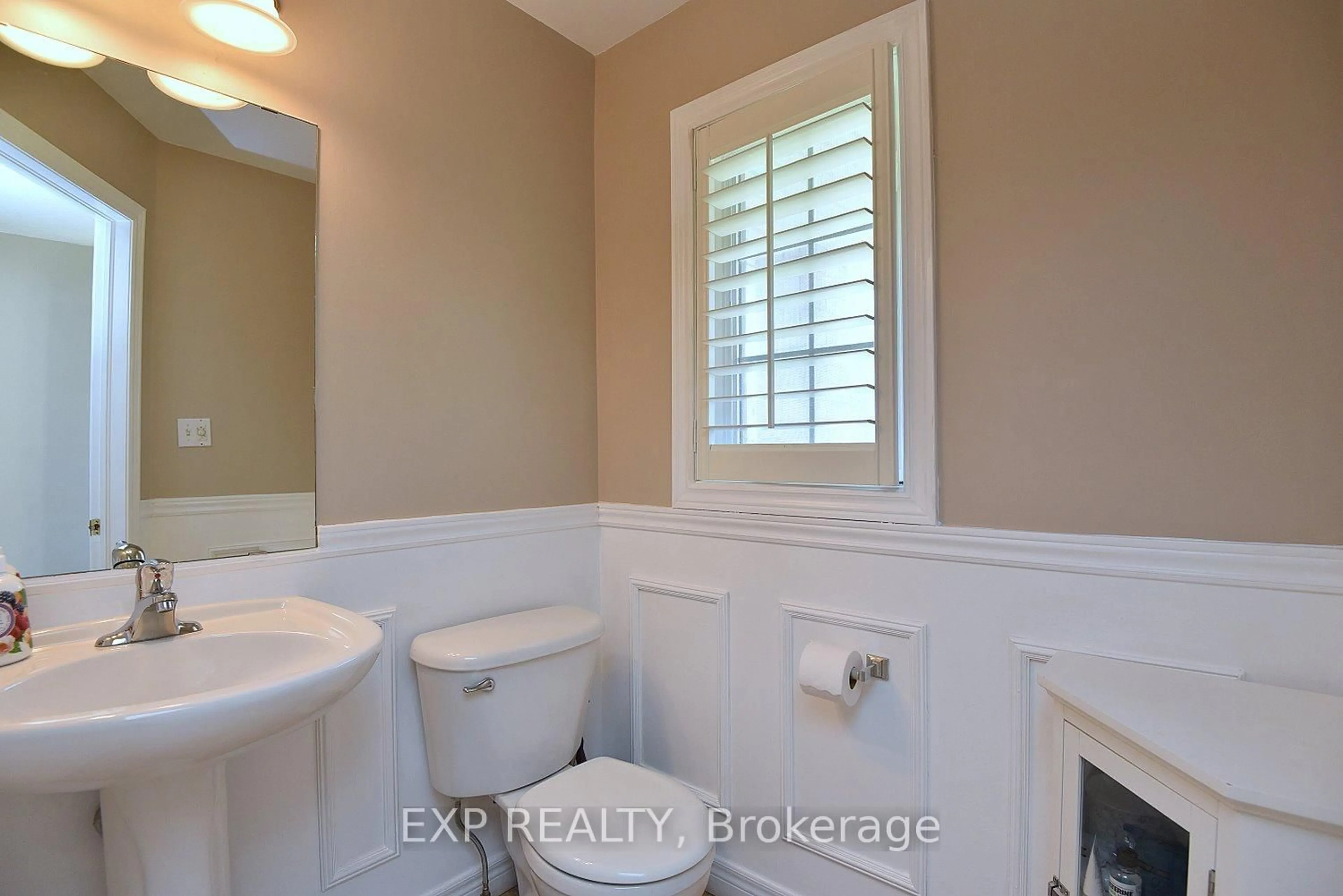 Standard bathroom, ceramic/tile floor for 72 Etherington Cres, Hamilton Ontario L0R 1C0