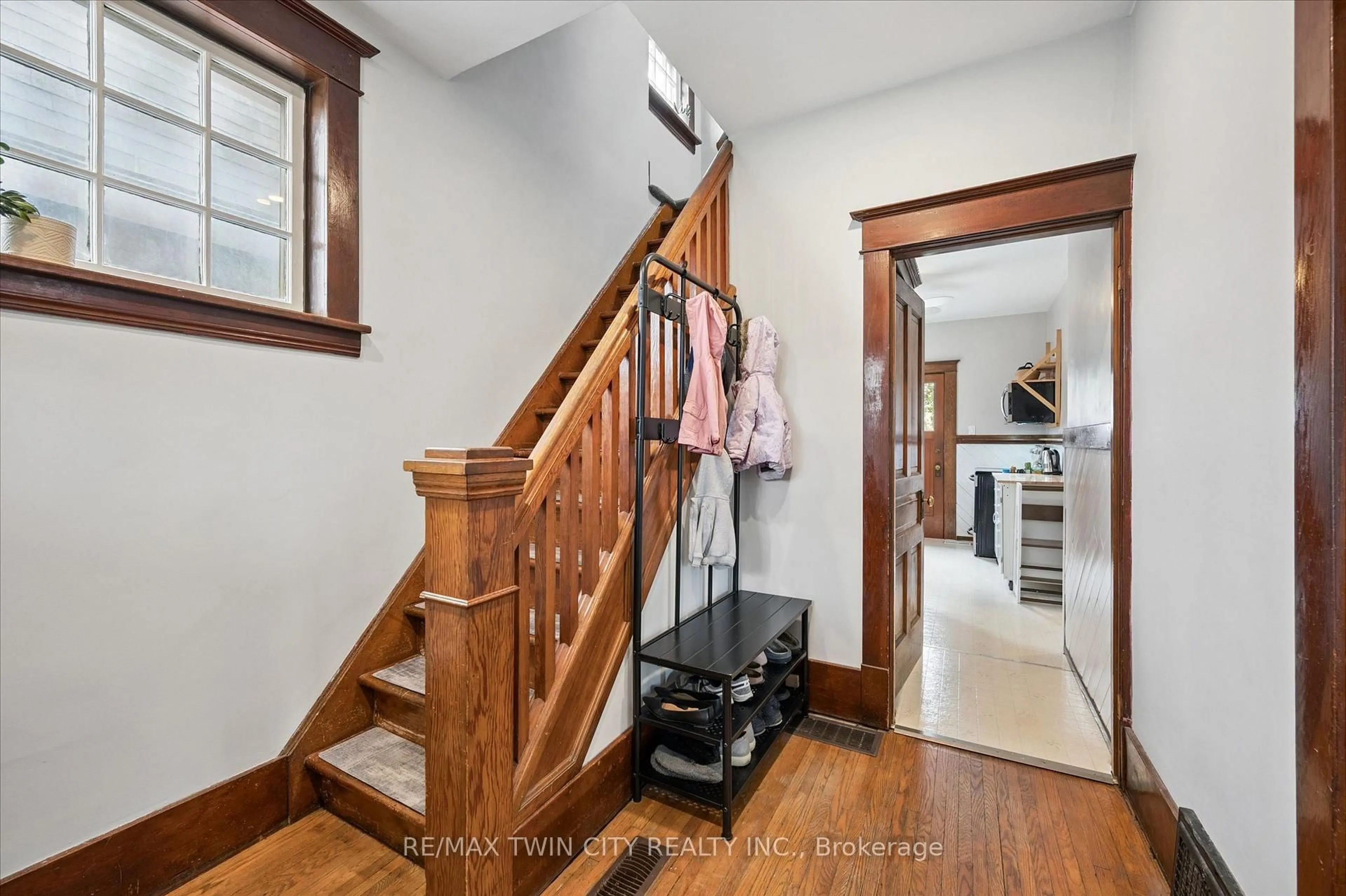 Indoor entryway for 156 Norfolk St, Stratford Ontario N5A 3Y9