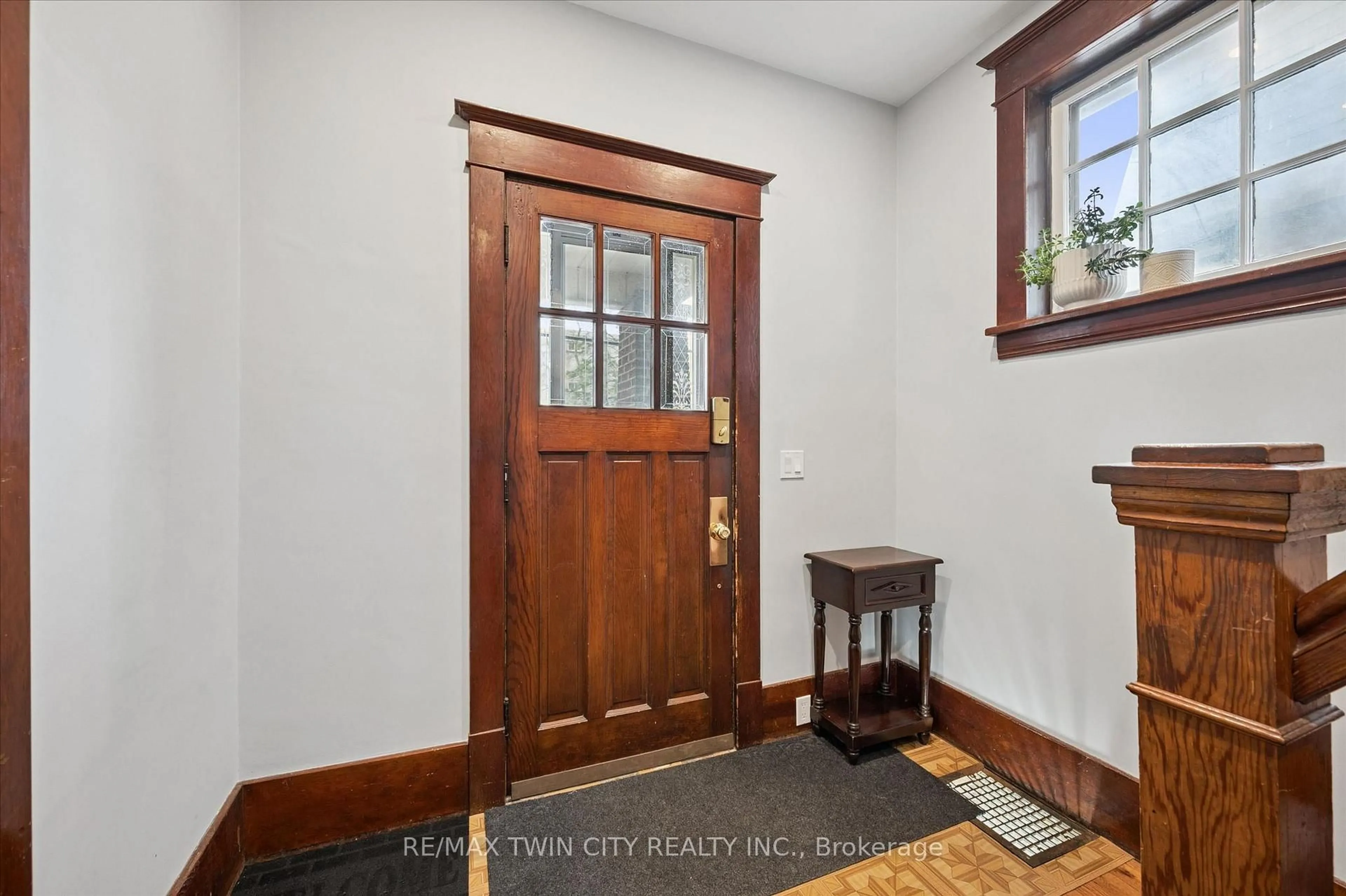 Indoor entryway for 156 Norfolk St, Stratford Ontario N5A 3Y9