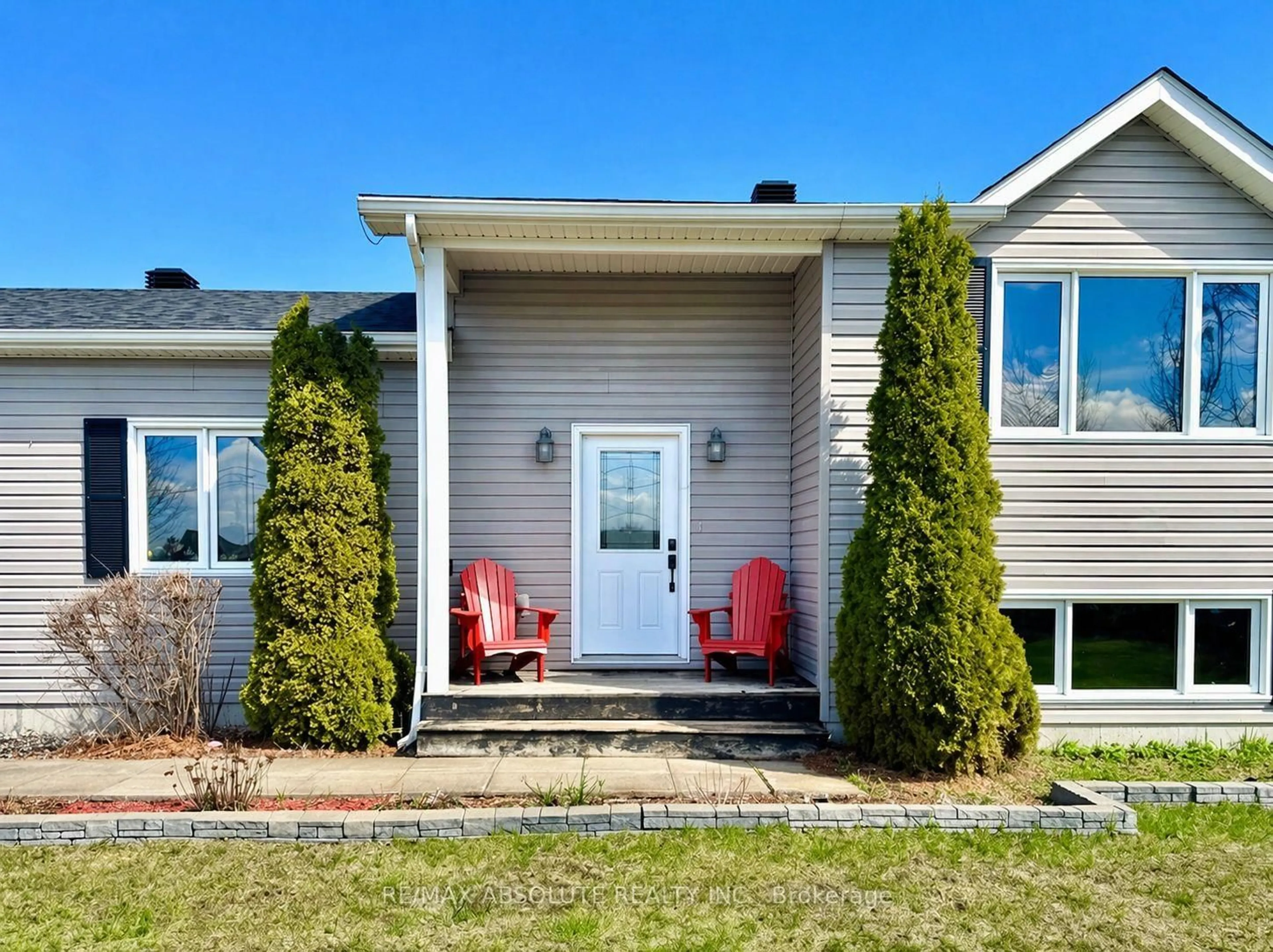 Home with vinyl exterior material, street for 7 Rachelle Cres, North Grenville Ontario K0G 1T0