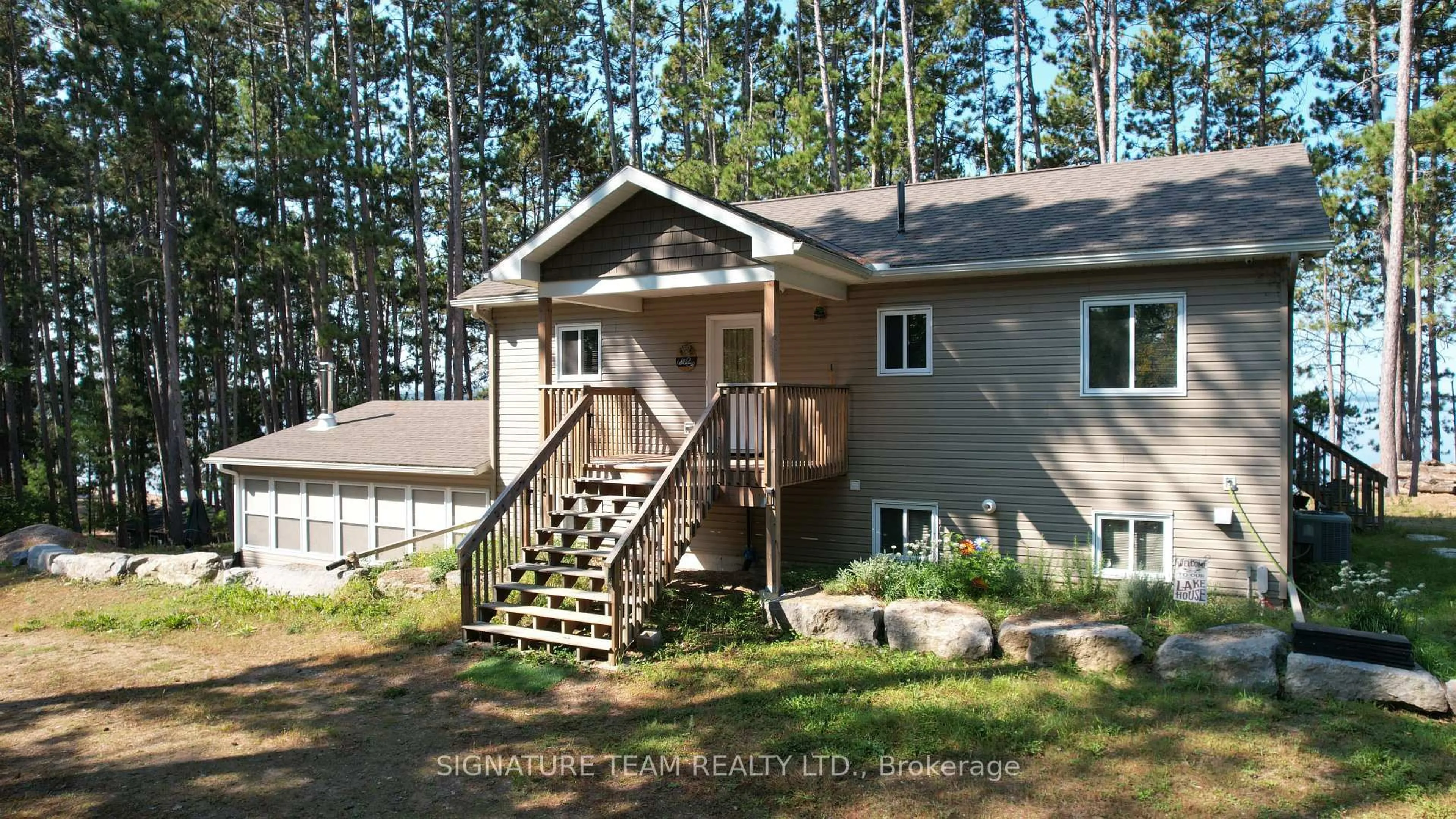 Home with vinyl exterior material, unknown for 1796 C Round Lake Rd, Killaloe Ontario K0J 2A0