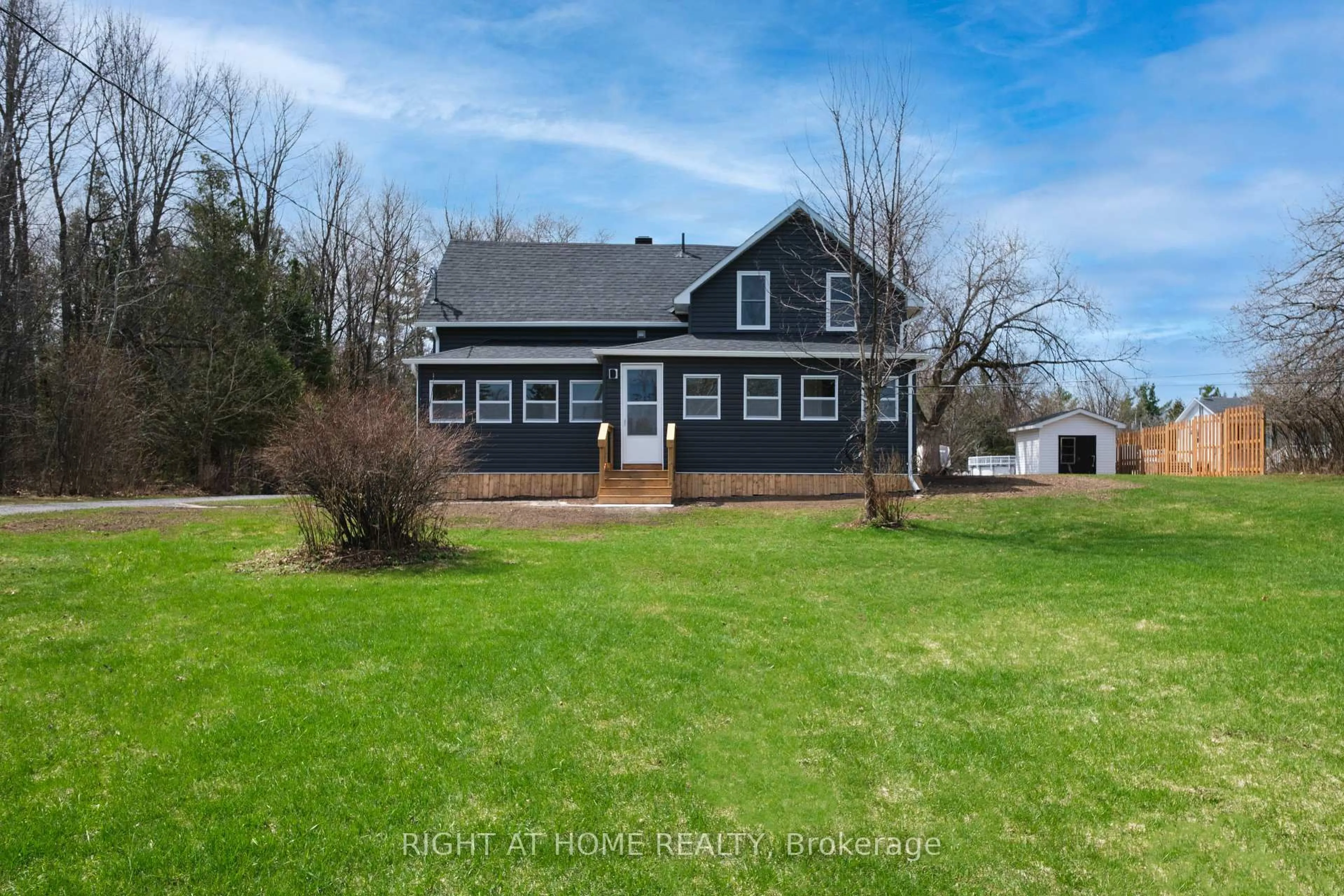 A pic from outside/outdoor area/front of a property/back of a property/a pic from drone, unknown for 145 Sarah St, Braeside Ontario K0A 1G0