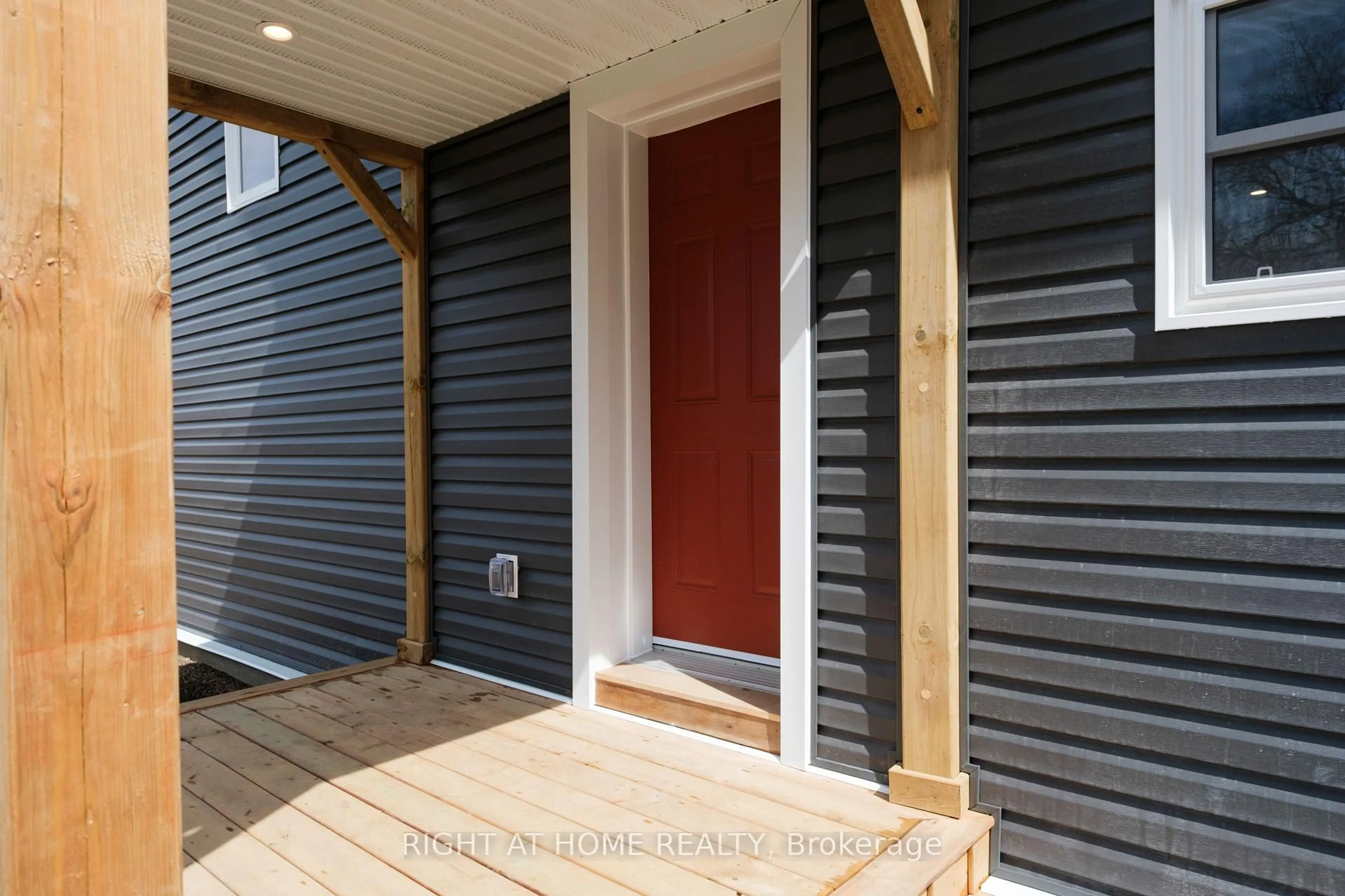 Indoor entryway for 145 Sarah St, Braeside Ontario K0A 1G0