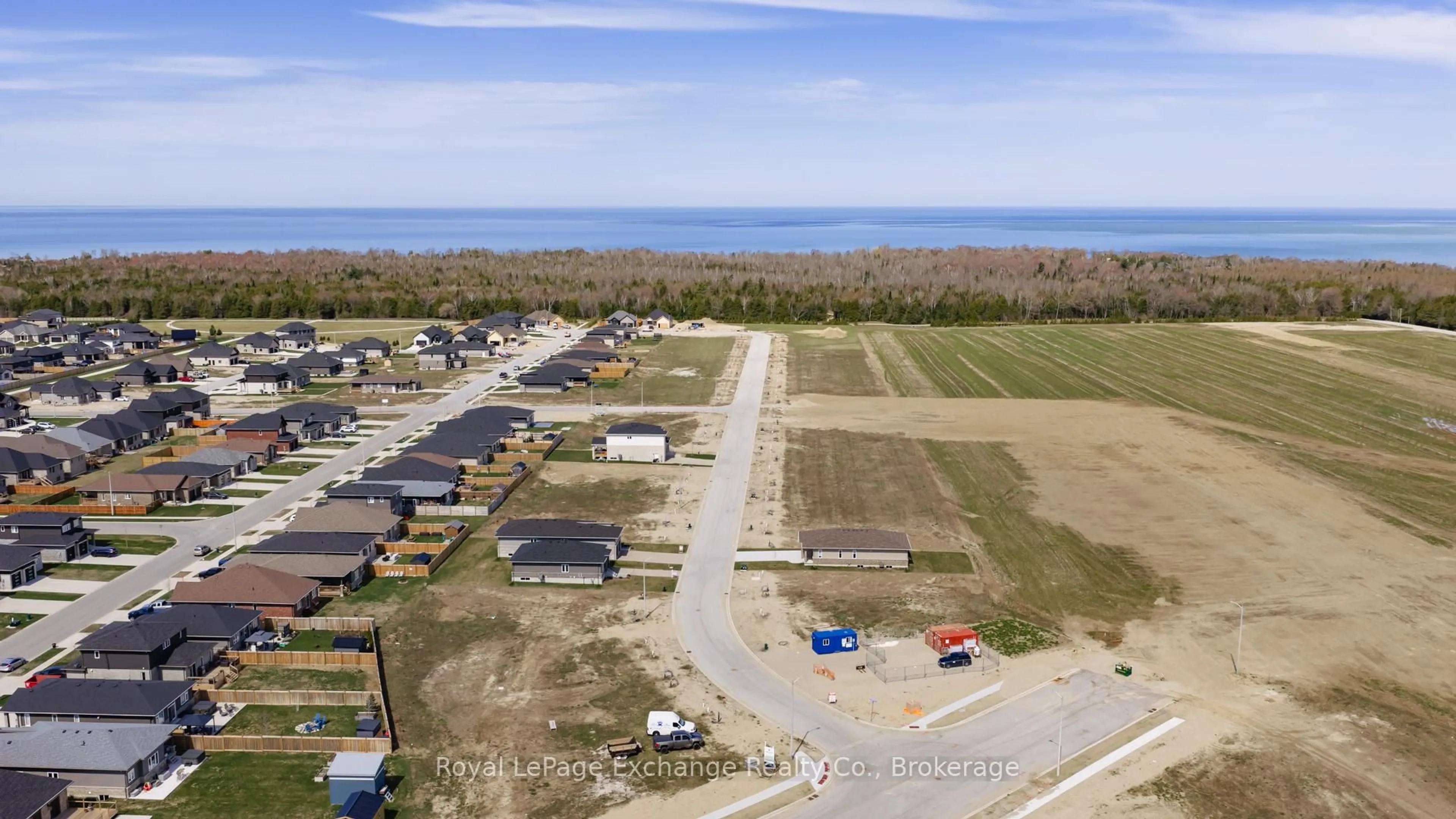 A pic from outside/outdoor area/front of a property/back of a property/a pic from drone, water/lake/river/ocean view for 376 HAWTHORNE St, Saugeen Shores Ontario N0H 2C3