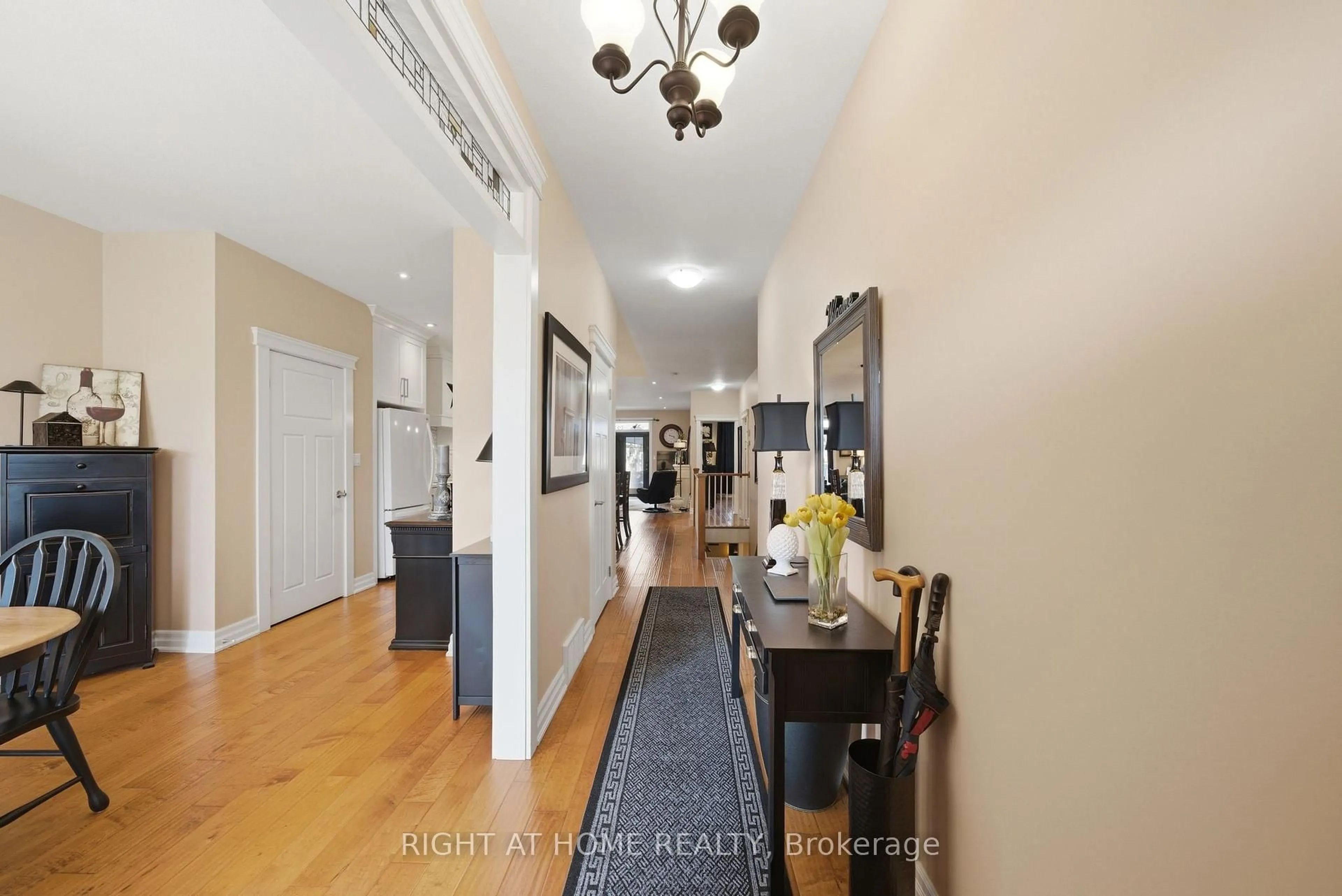 Indoor entryway for 31 Manorwood Dr, West Lincoln Ontario L0R 2A0