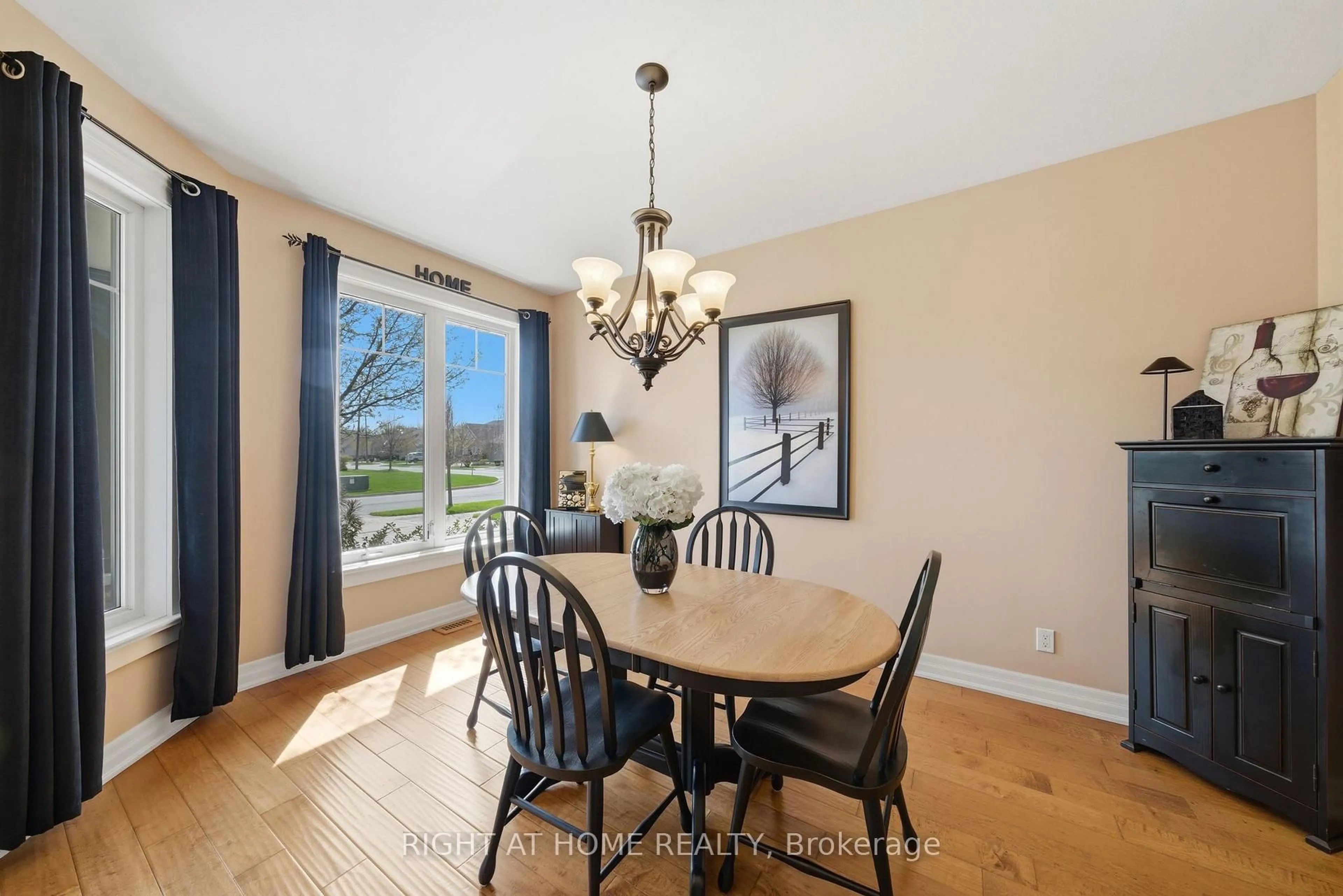 Dining room, unknown for 31 Manorwood Dr, West Lincoln Ontario L0R 2A0