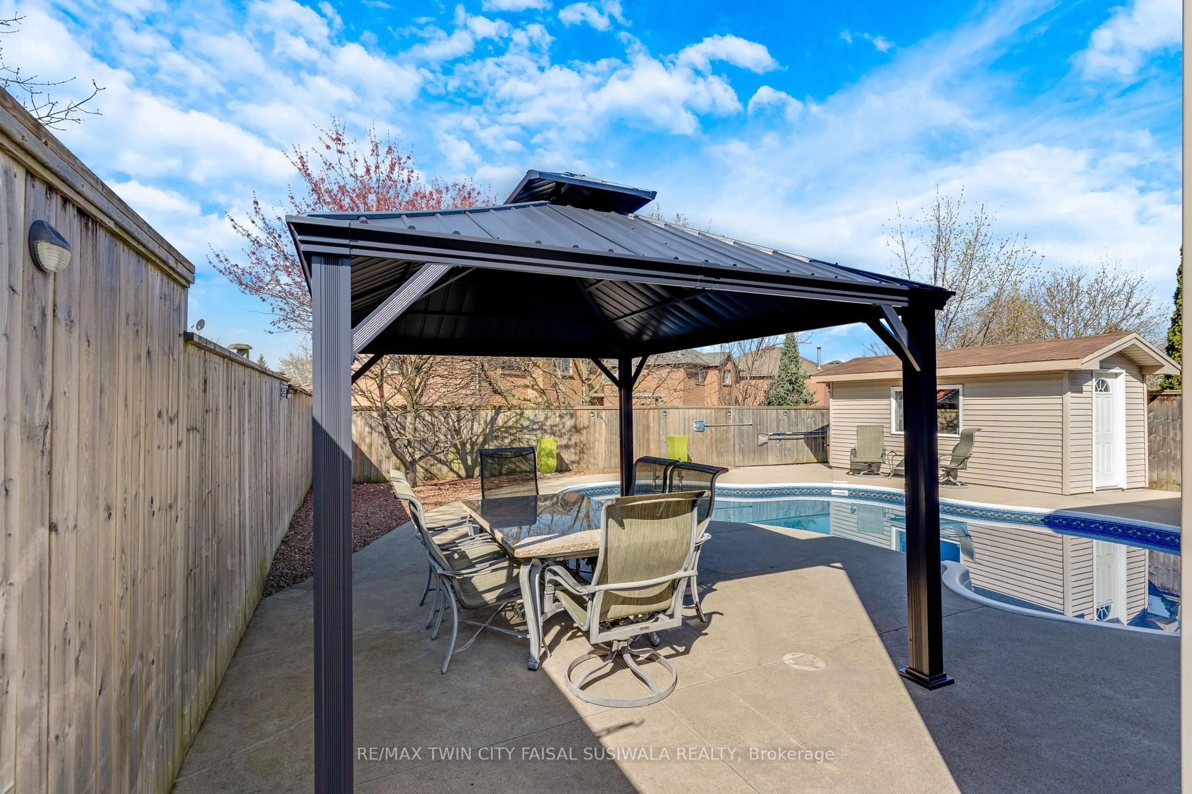 Patio, unknown for 77 Mctague Dr, Cambridge Ontario N1T 1L7