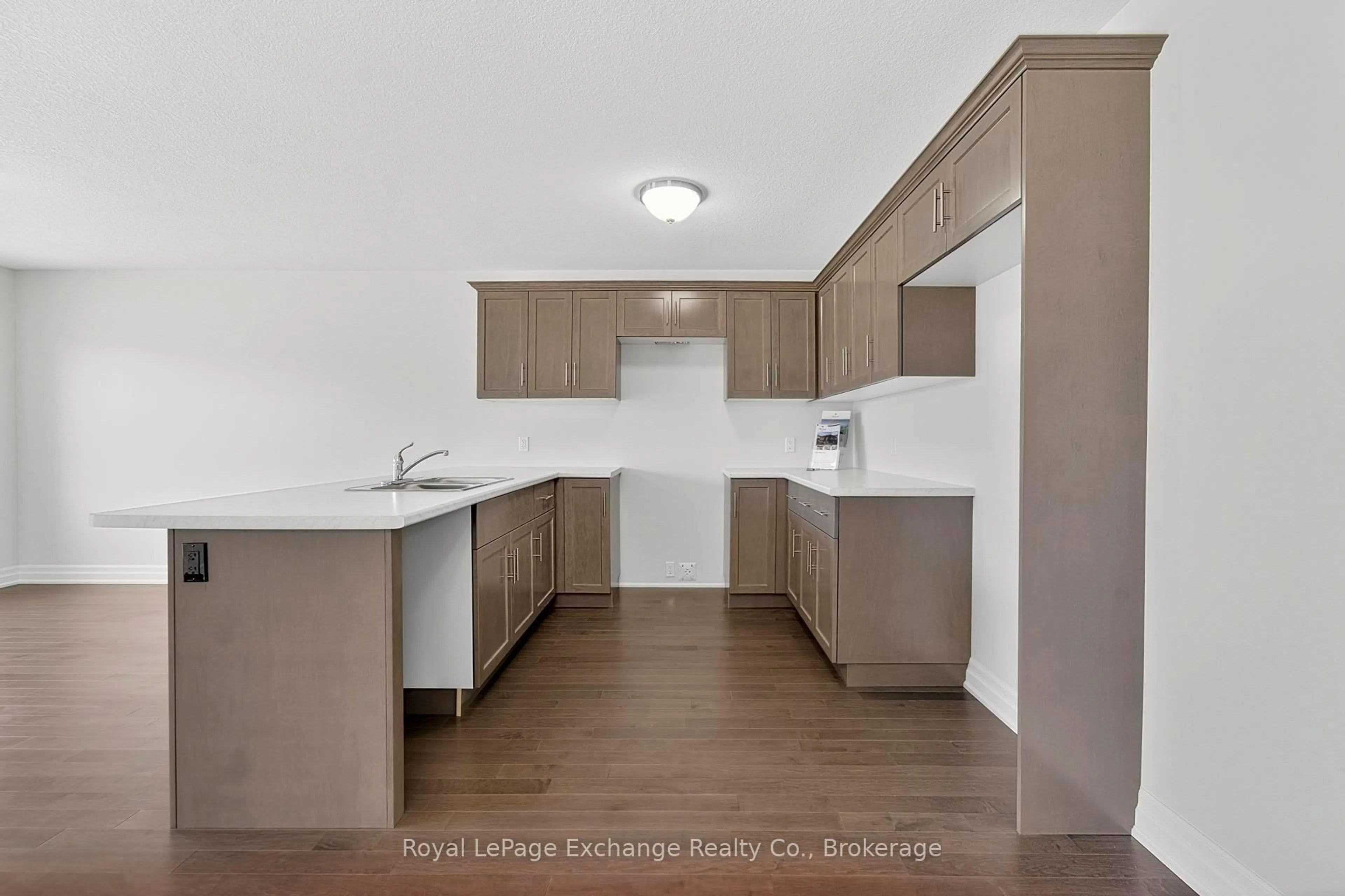 Standard kitchen, wood/laminate floor for 380 HAWTHORNE St, Saugeen Shores Ontario N0H 2C3