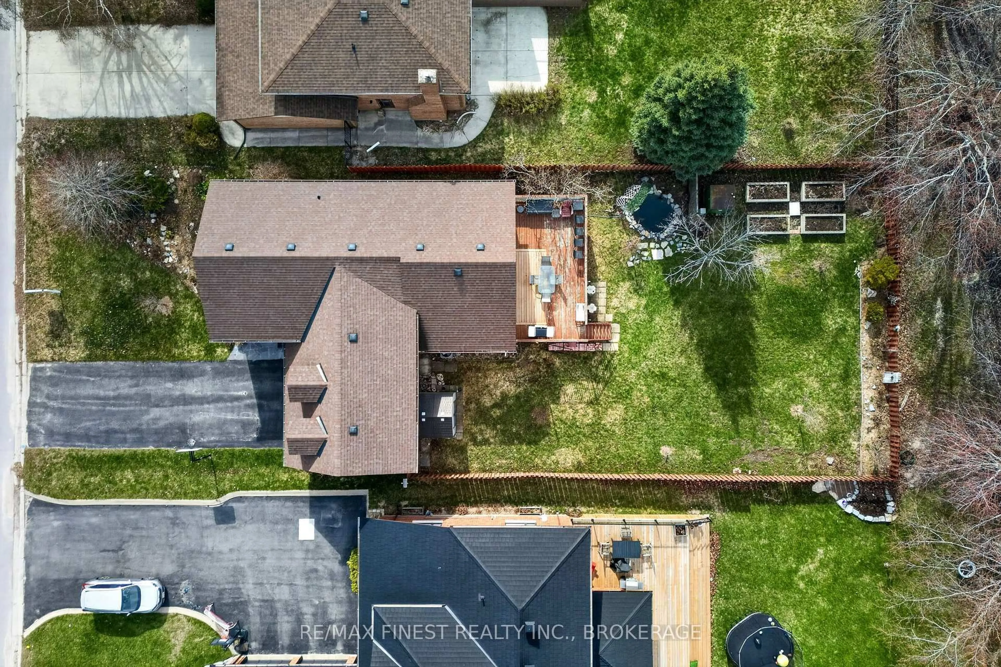 A pic from outside/outdoor area/front of a property/back of a property/a pic from drone, street for 23 Old Oak Rd, Kingston Ontario K7M 7C3
