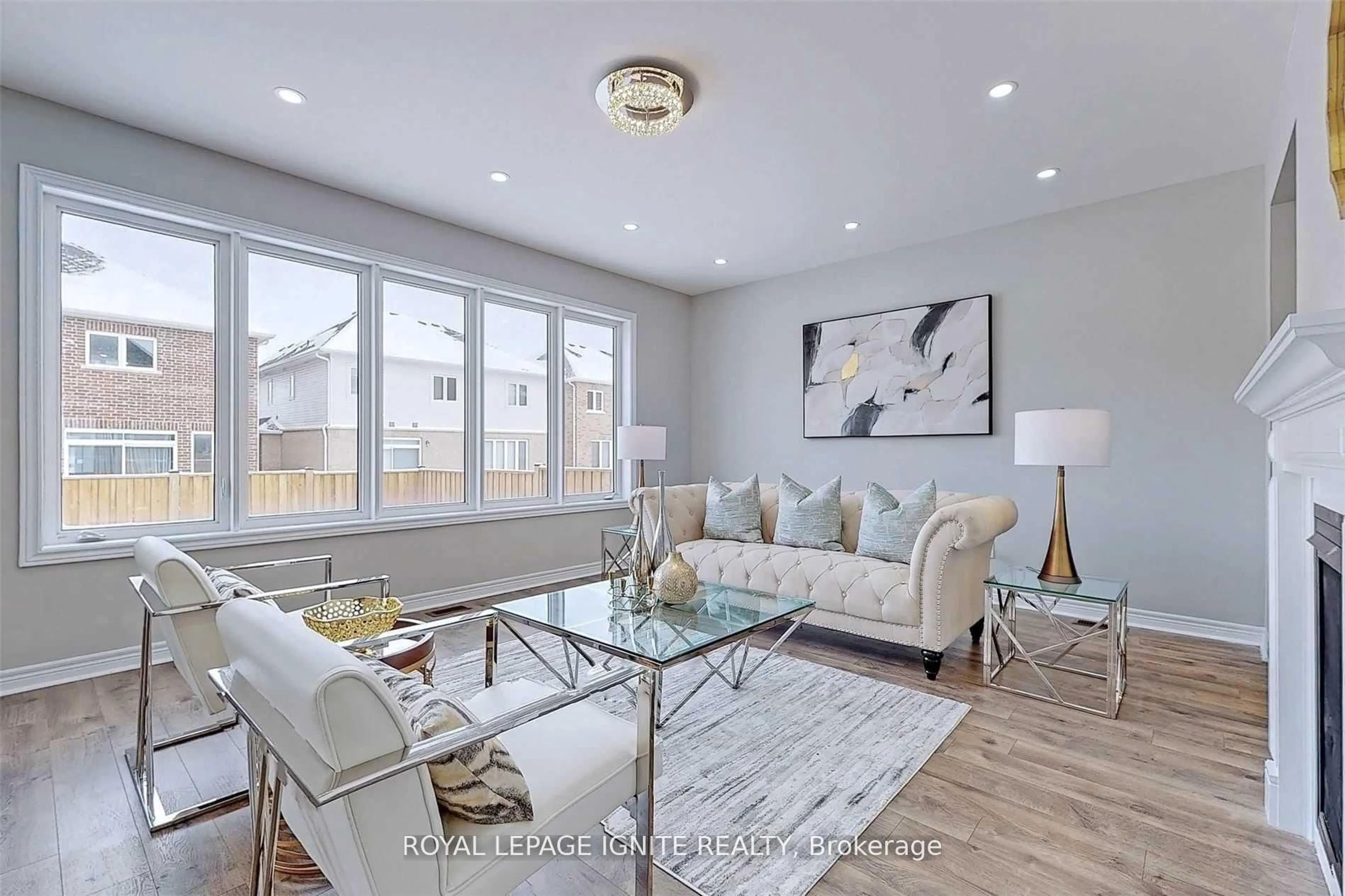 Living room with furniture, unknown for 110 Barlow Pl, Brant Ontario N3L 0G8