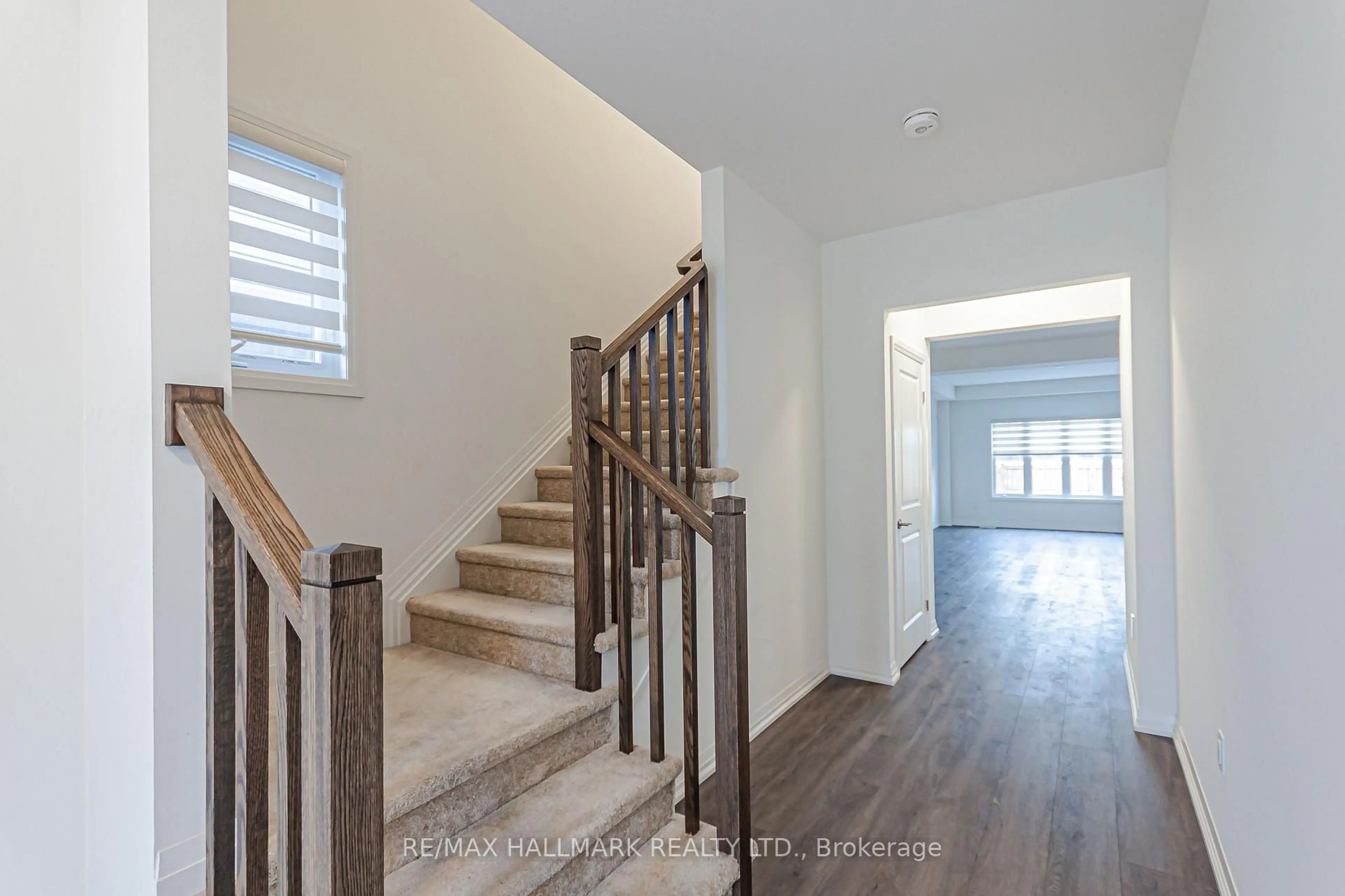 Indoor entryway for 58 Marie St, Pelham Ontario L0S 1E1