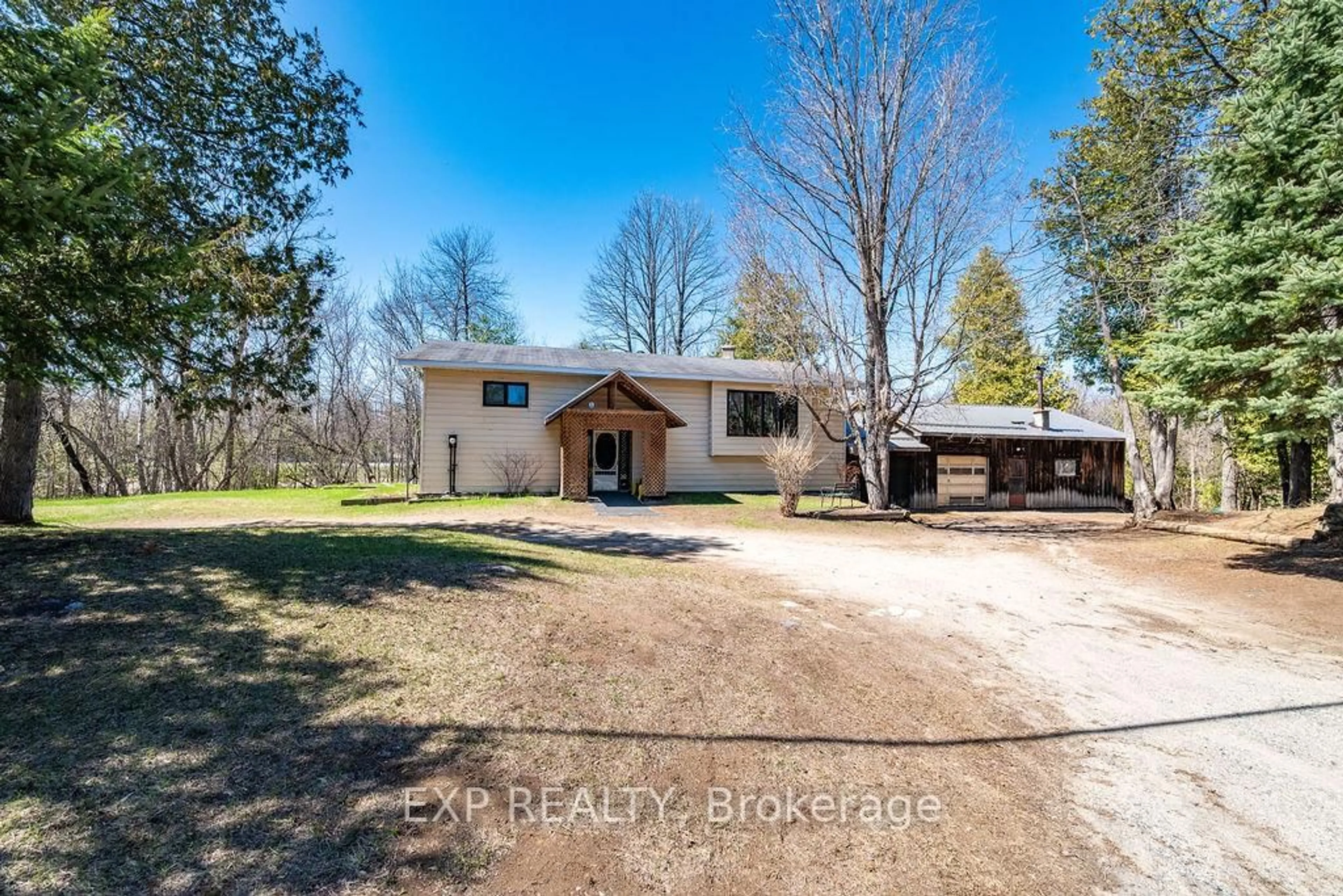 A pic from outside/outdoor area/front of a property/back of a property/a pic from drone, unknown for 554 Mill St, Calabogie Ontario K0J 1H0