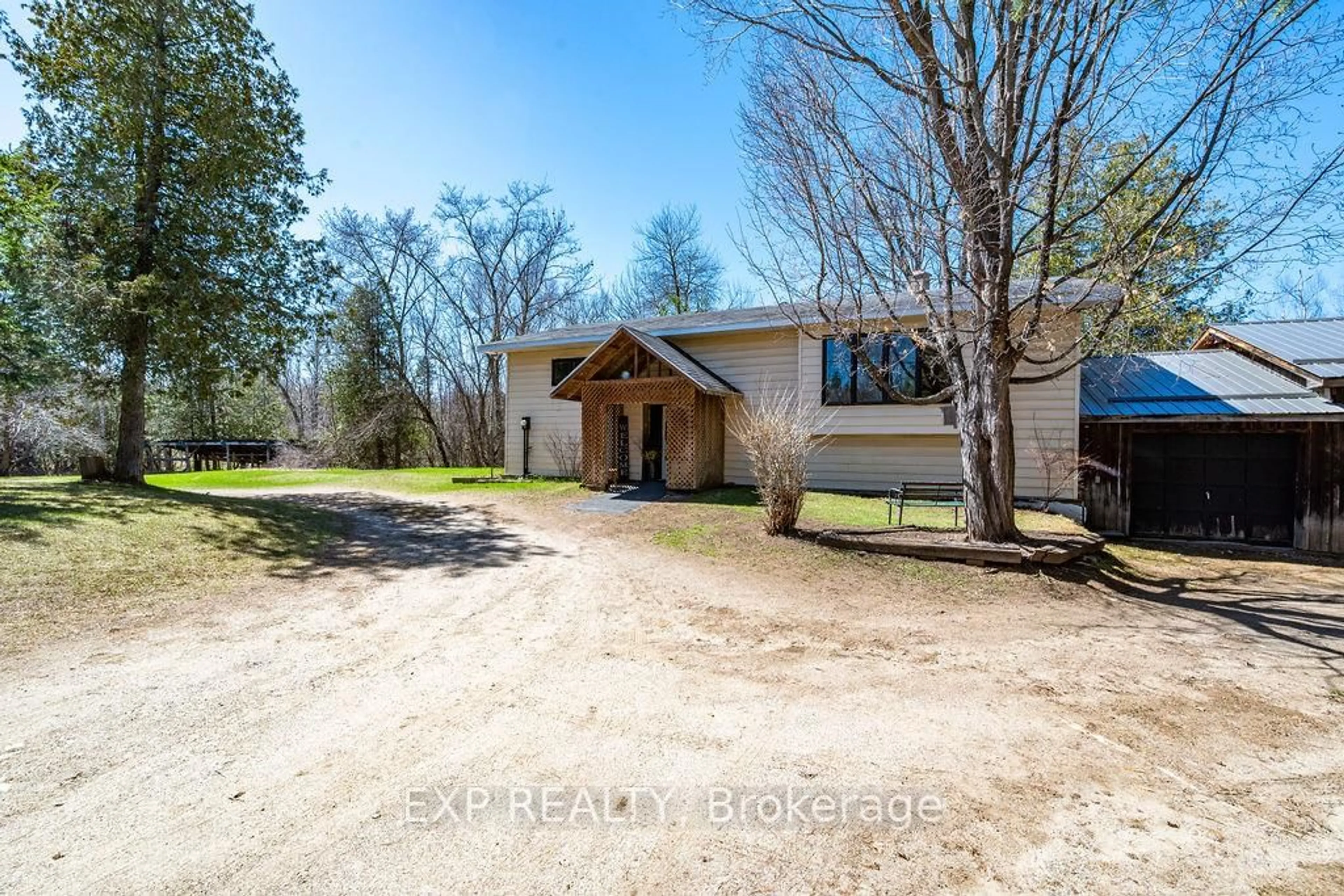 A pic from outside/outdoor area/front of a property/back of a property/a pic from drone, unknown for 554 Mill St, Calabogie Ontario K0J 1H0