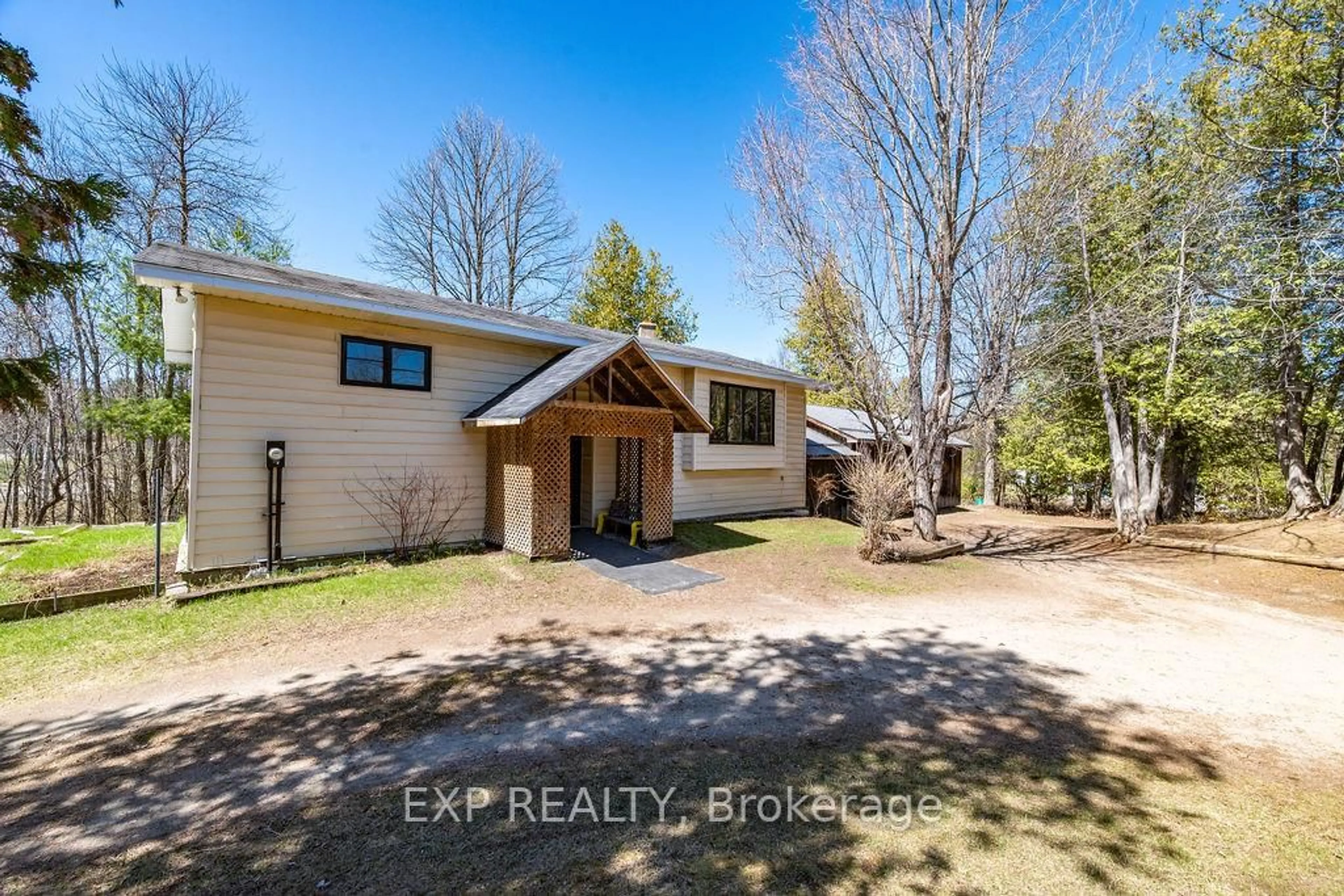 A pic from outside/outdoor area/front of a property/back of a property/a pic from drone, unknown for 554 Mill St, Calabogie Ontario K0J 1H0