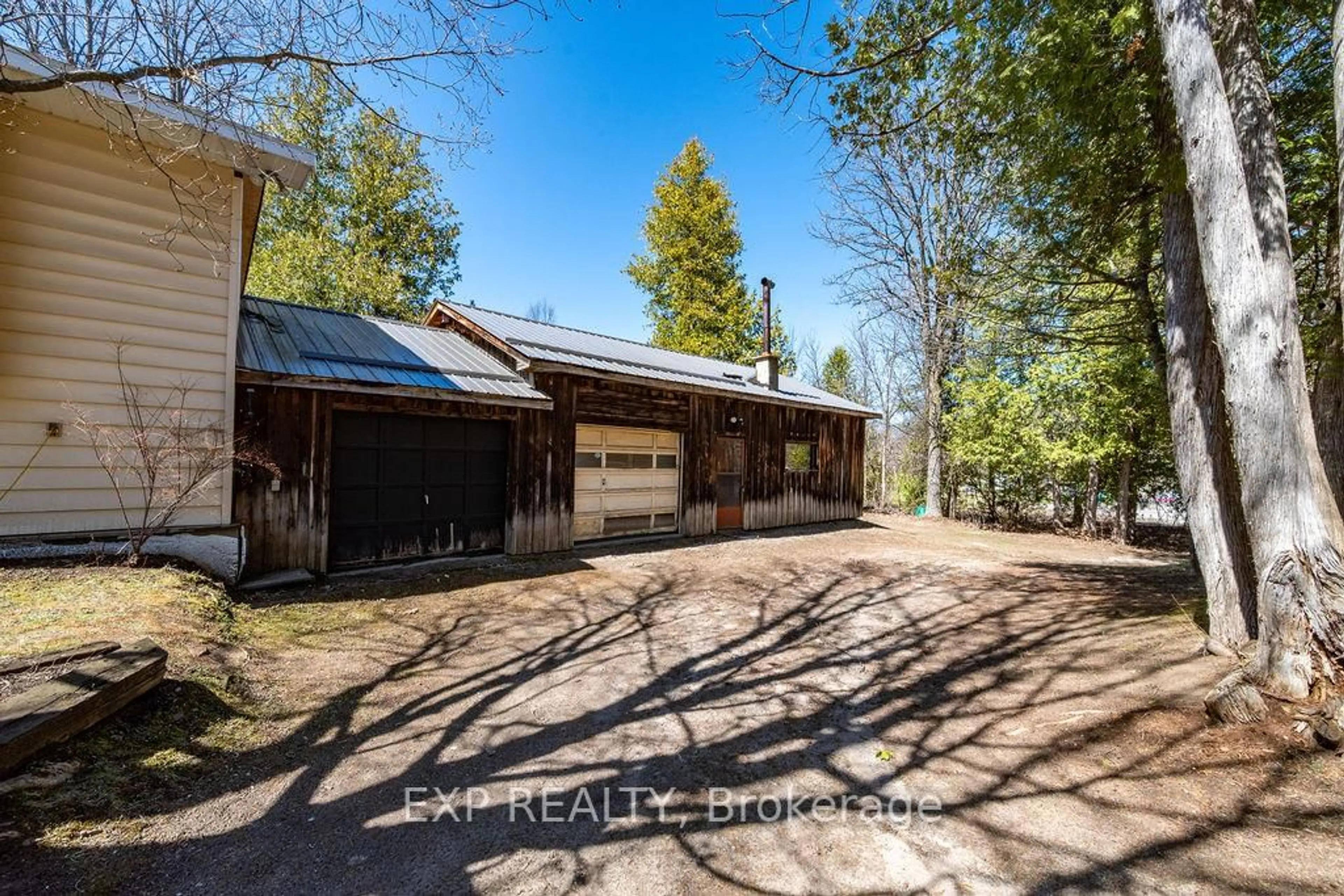 A pic from outside/outdoor area/front of a property/back of a property/a pic from drone, unknown for 554 Mill St, Calabogie Ontario K0J 1H0