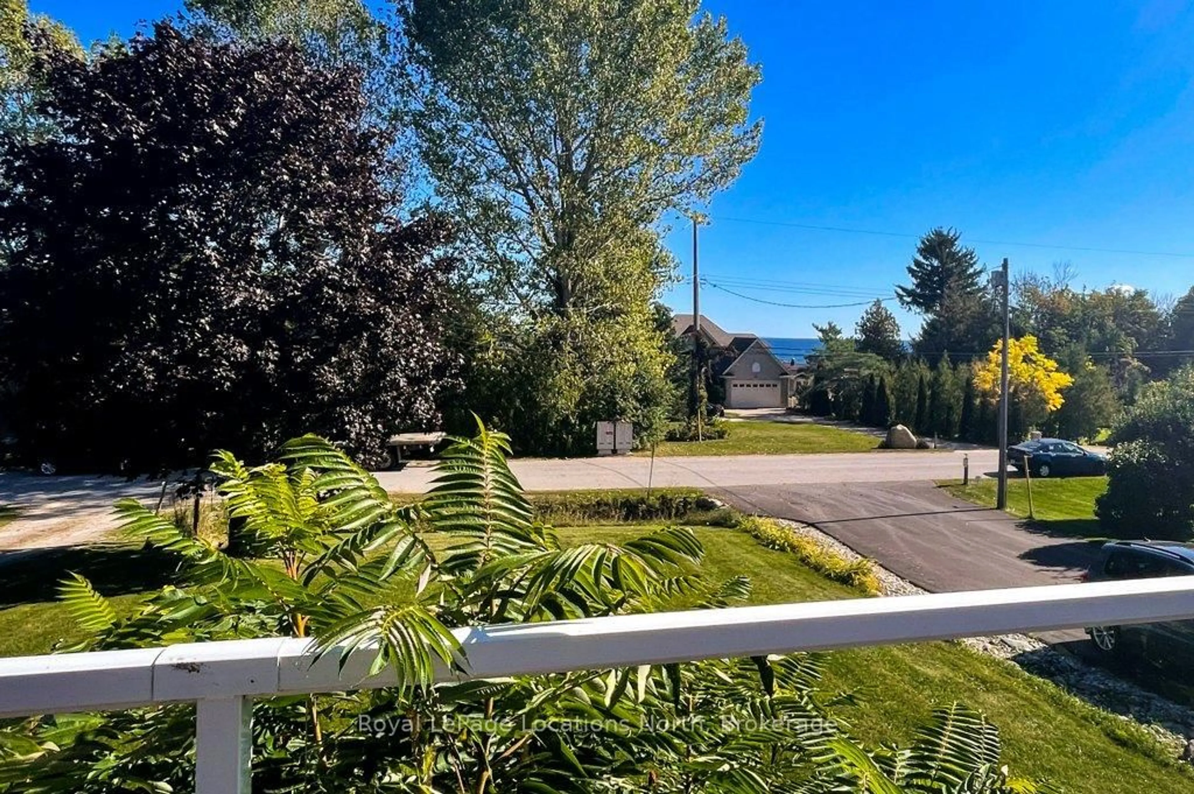 Patio, street for 306 Lakeshore Rd, Meaford Ontario N4L 0A7