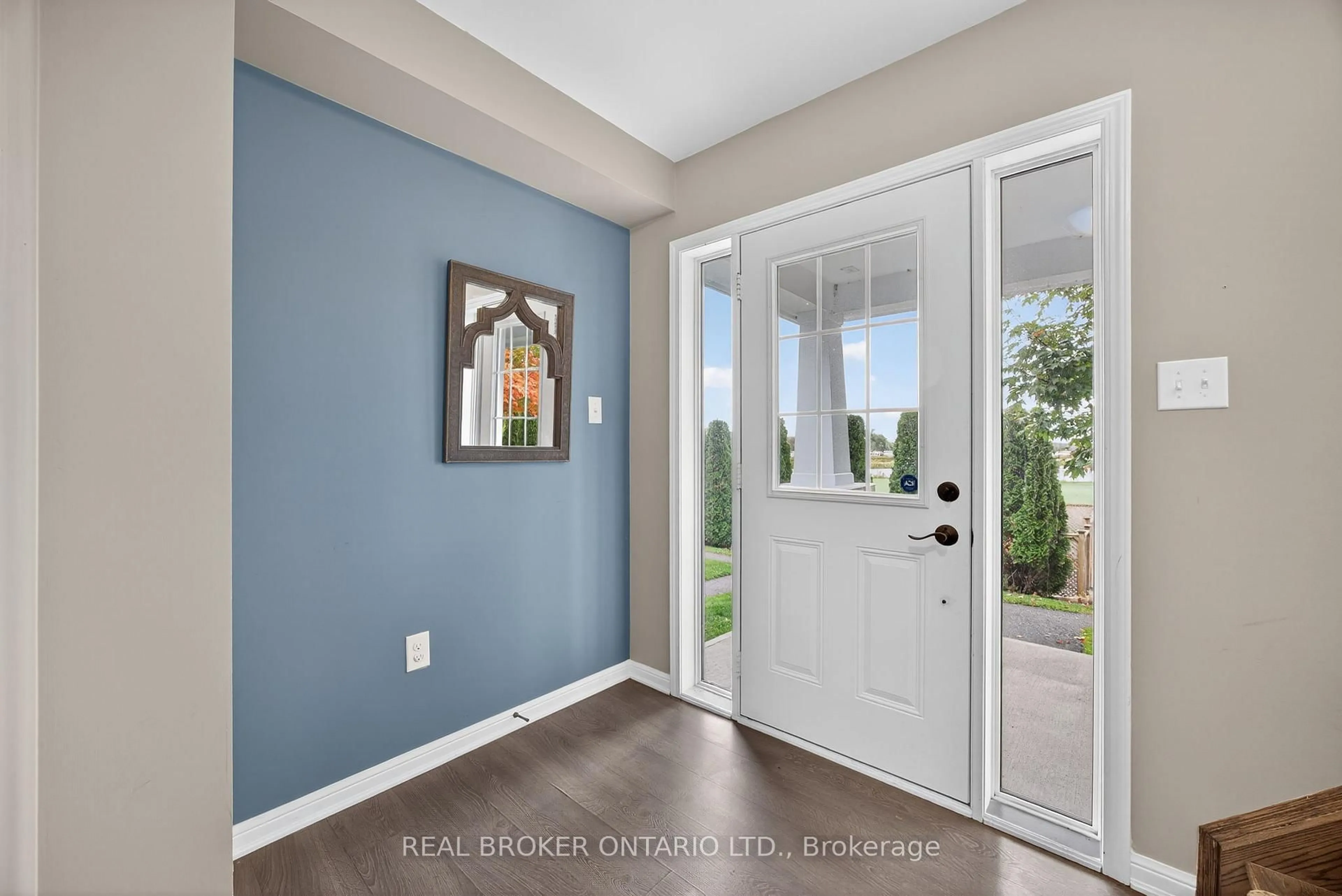 Indoor entryway for 17 Mulligan Lane, Georgian Bay Ontario L0K 1S0