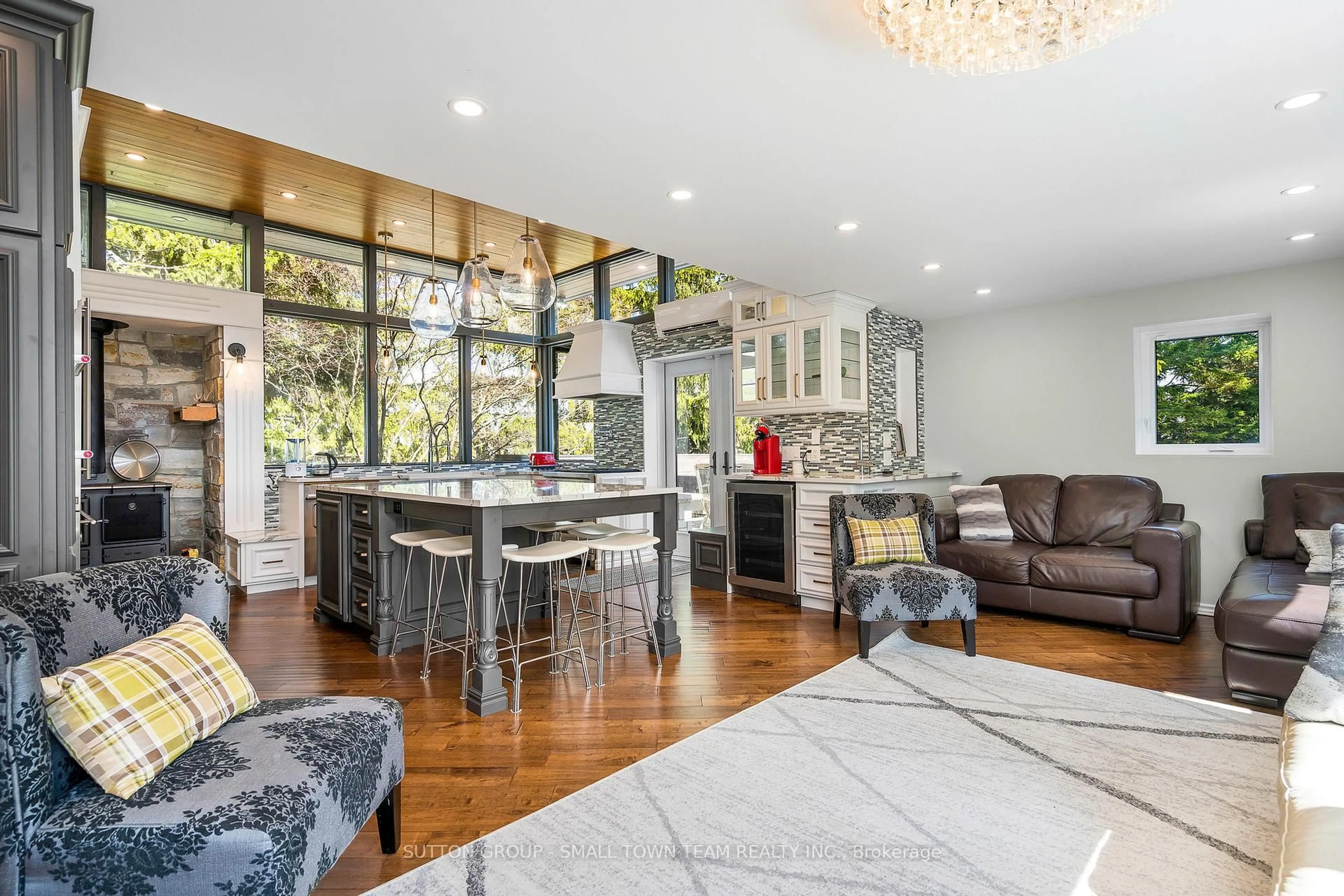 Open concept kitchen, unknown for 114 Lakeshore Rd, Blue Mountains Ontario L9Y 0S6