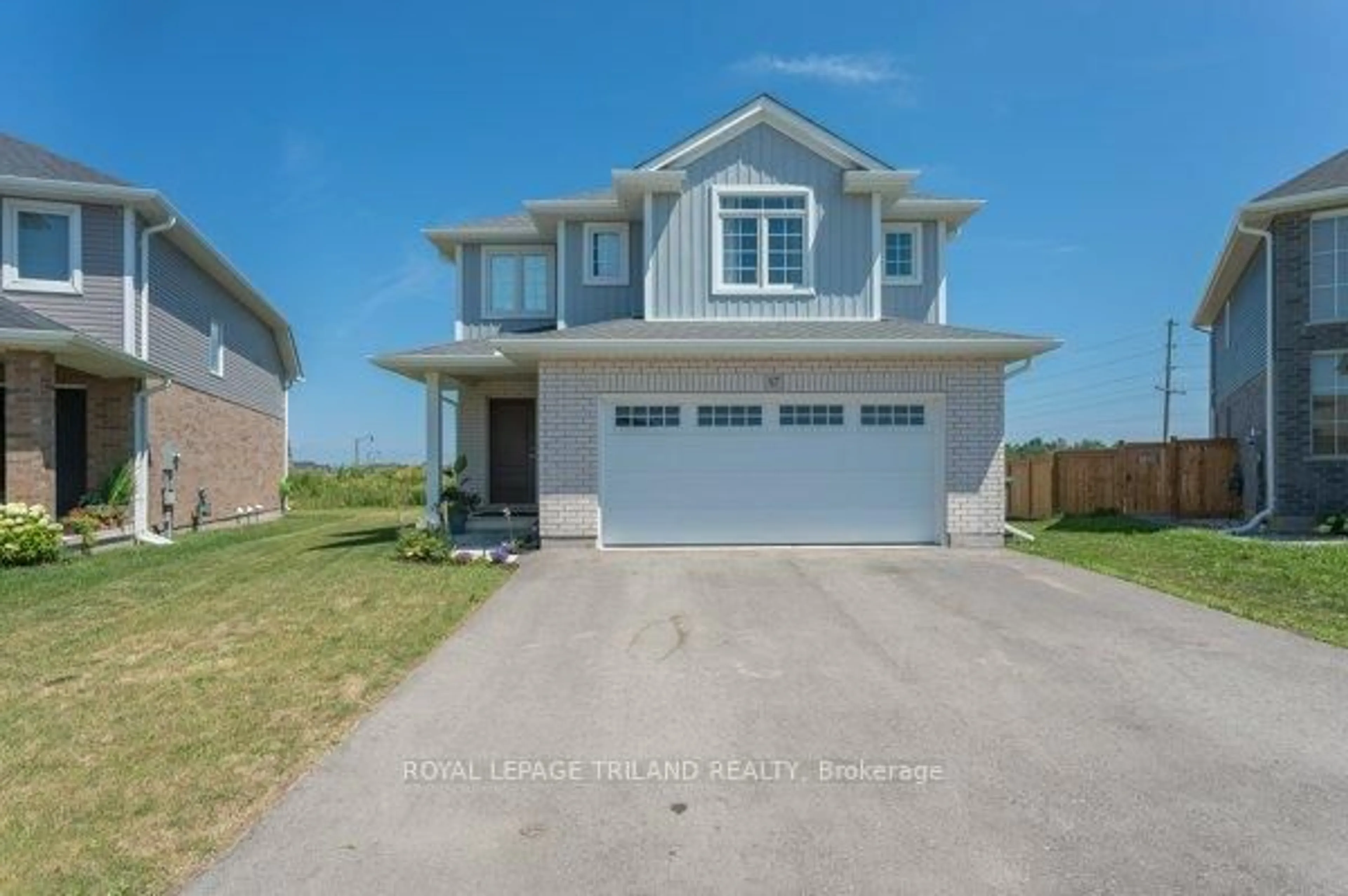 Home with vinyl exterior material, street for 17 Evylean Crt, St. Thomas Ontario N5R 0P6