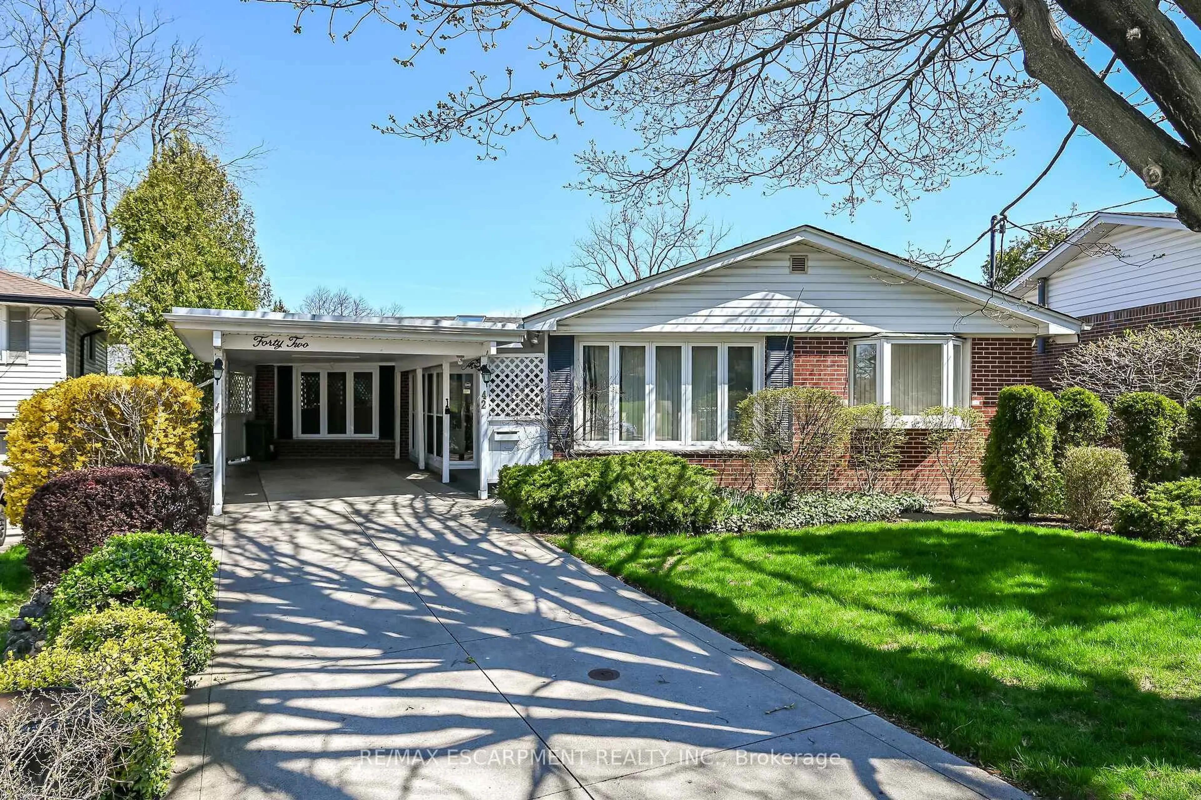 Home with brick exterior material, street for 42 Holbrook Rd, Hamilton Ontario L9C 2H2