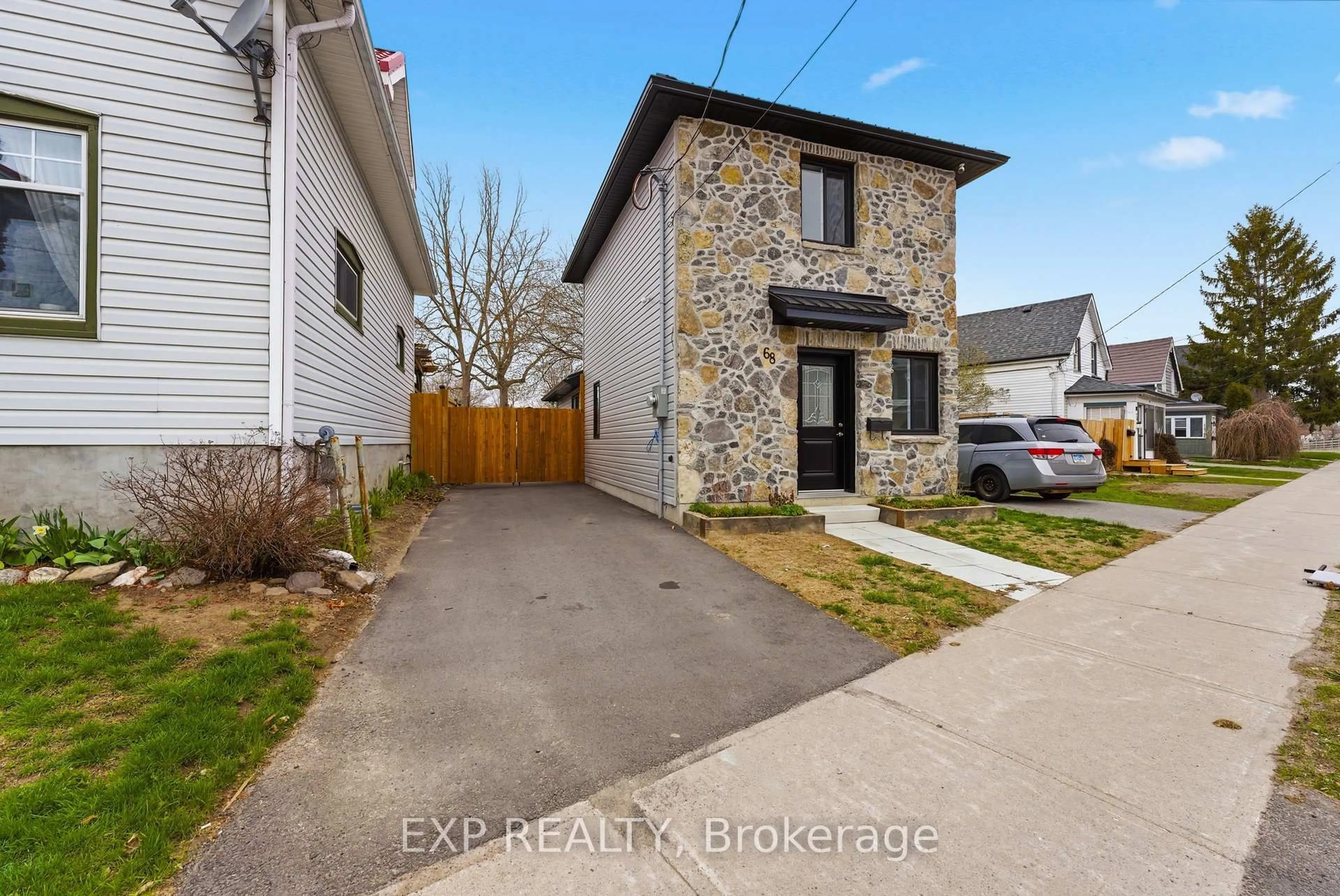 A pic from outside/outdoor area/front of a property/back of a property/a pic from drone, street for 68 Moira St, Belleville Ontario K8P 2S2