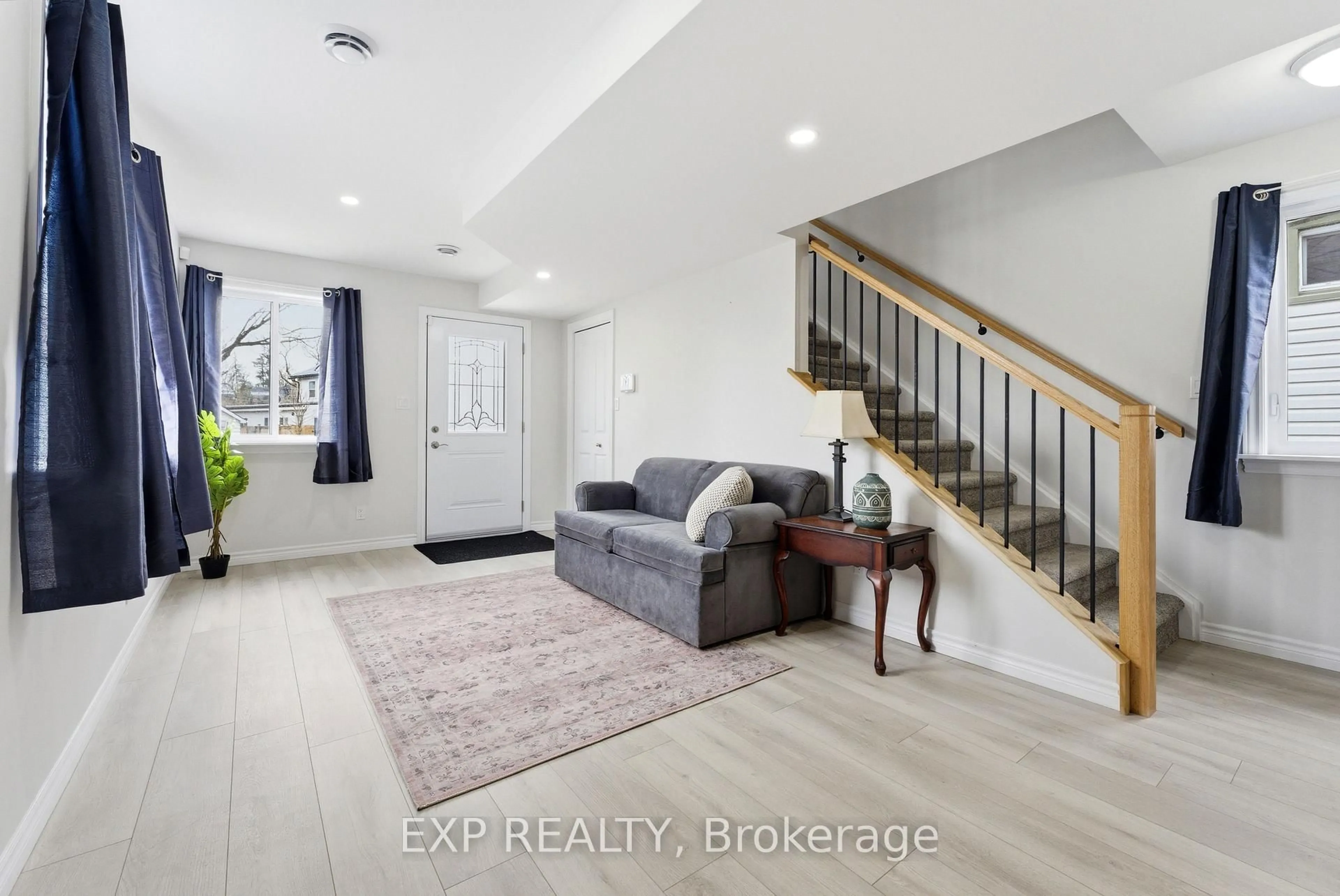 Indoor entryway for 68 Moira St, Belleville Ontario K8P 2S2