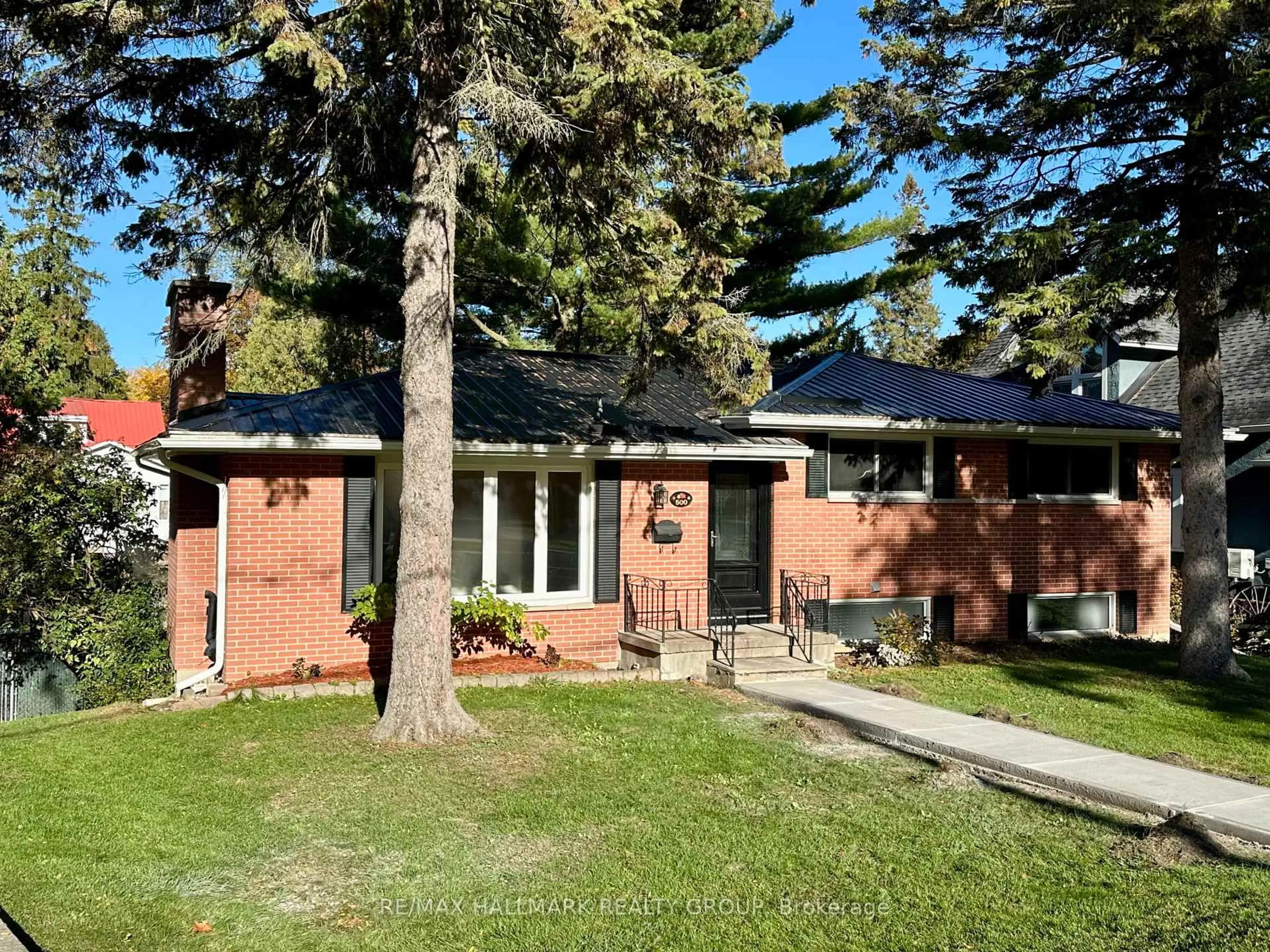 Home with brick exterior material, street for 500 King St, Brockville Ontario K6V 3T2