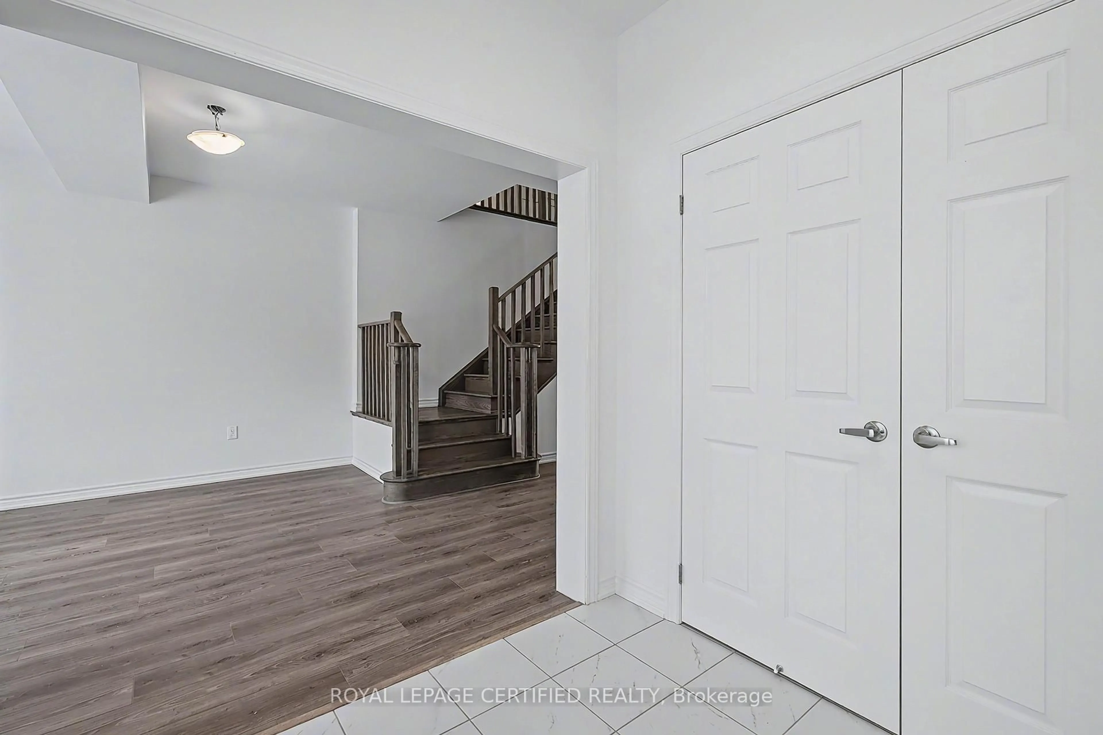Indoor entryway for 123 Rea Dr, Centre Wellington Ontario N1M 0J8