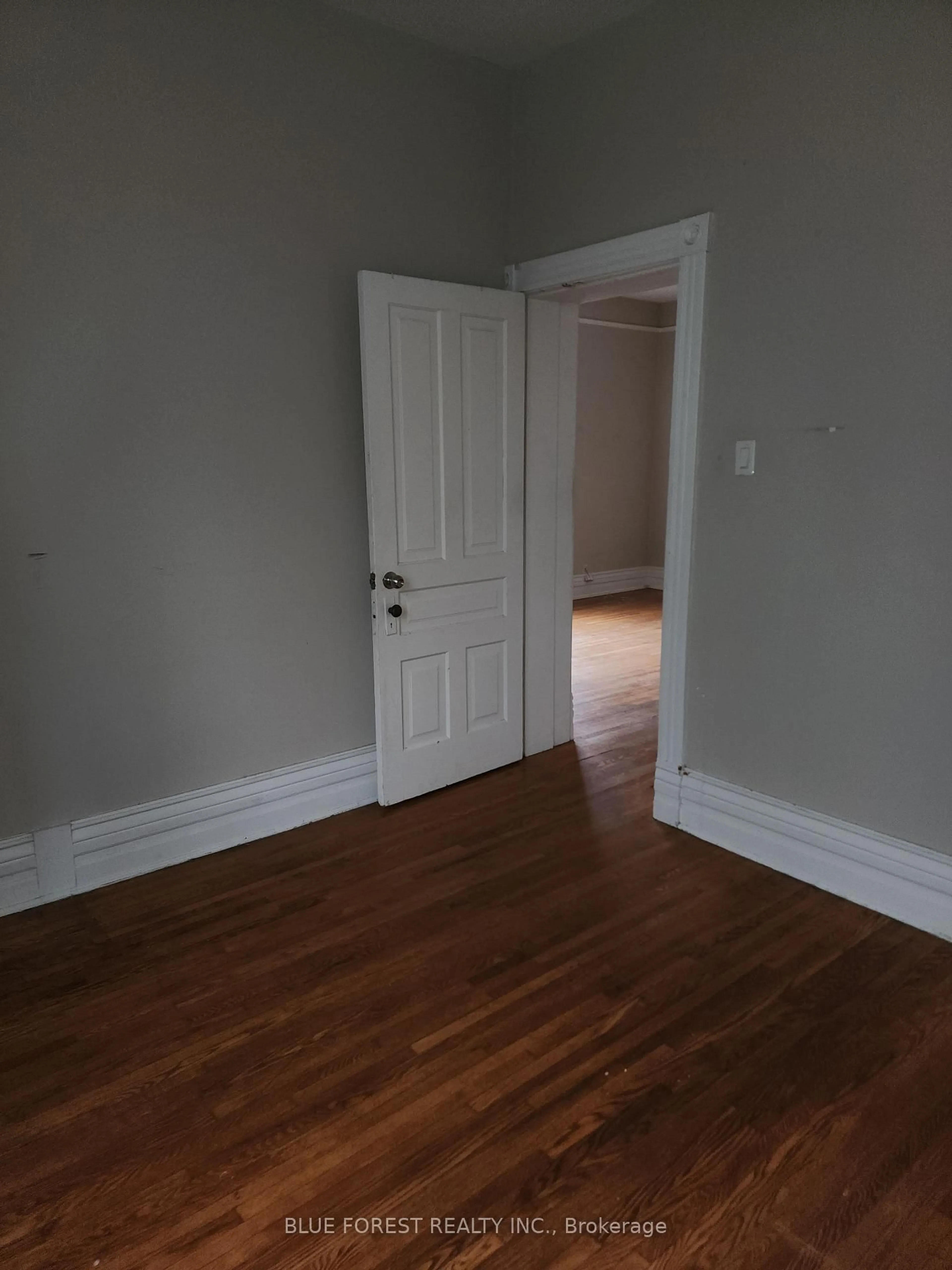 A pic of a room for 865 William St, London East Ontario N5Y 2S5