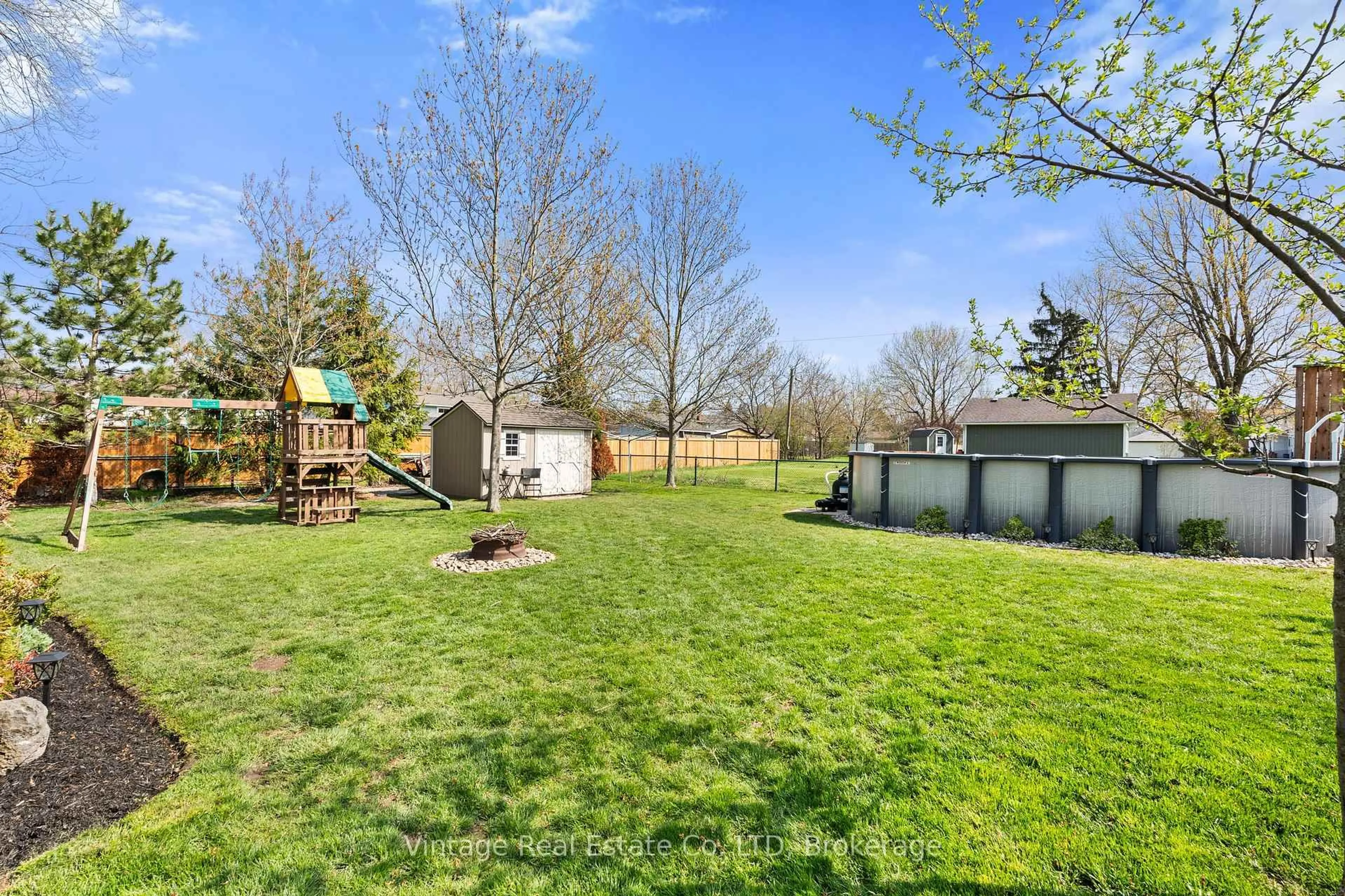 Patio, unknown for 436 Gorham Rd, Fort Erie Ontario L0S 1N0