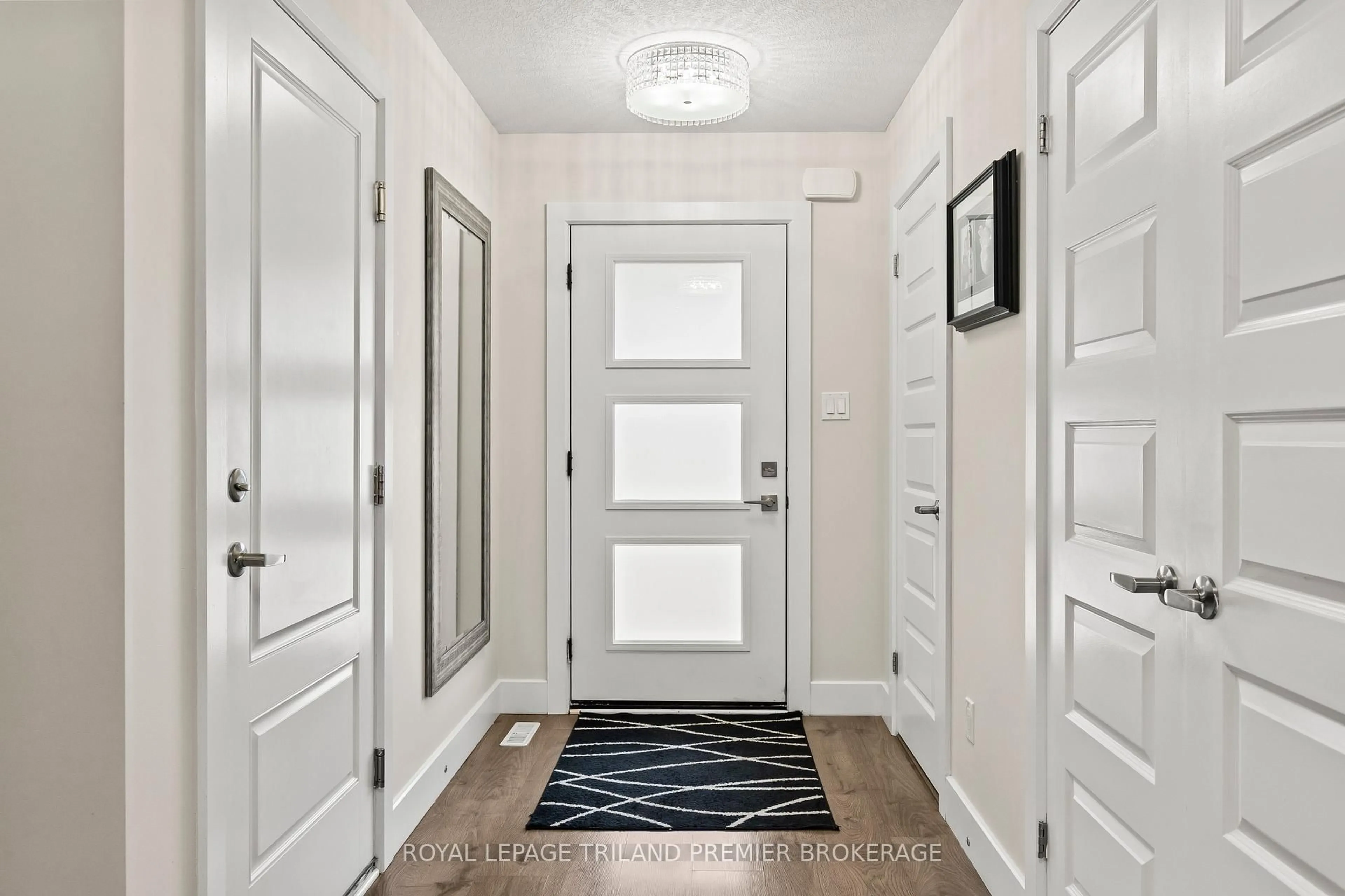 Indoor entryway for 1141 Medway Park Dr, London North Ontario N6G 0G1