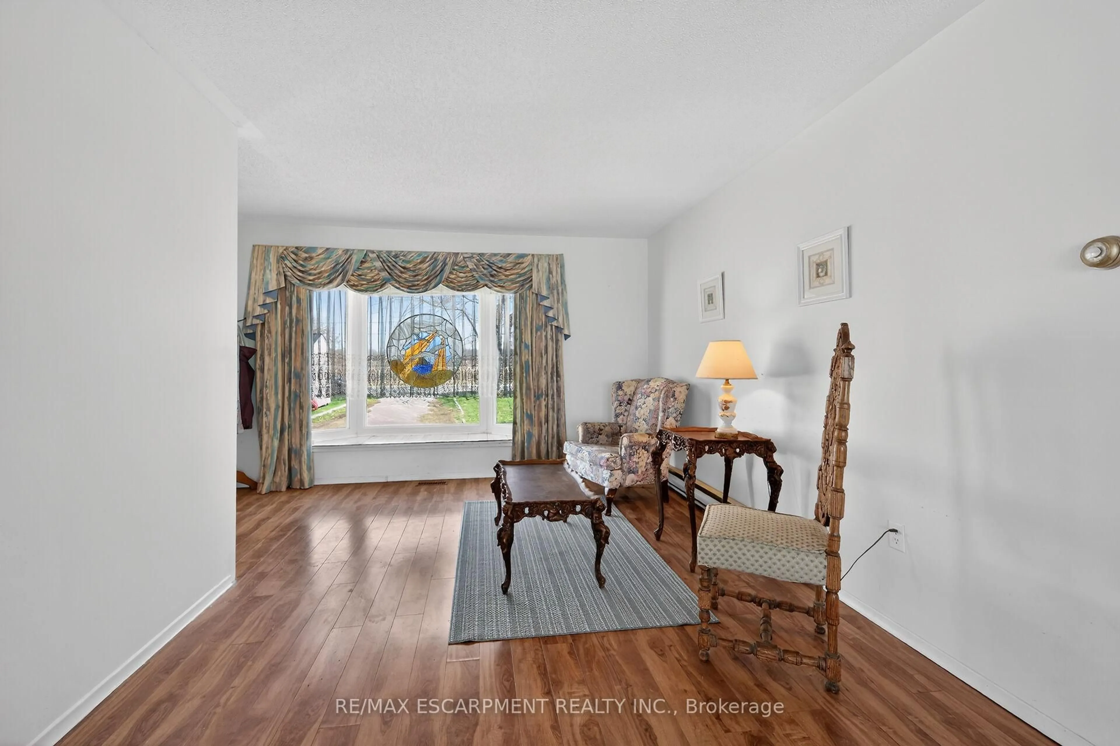 Living room with furniture, unknown for 406 South Coast Dr, Haldimand Ontario N0A 1L0