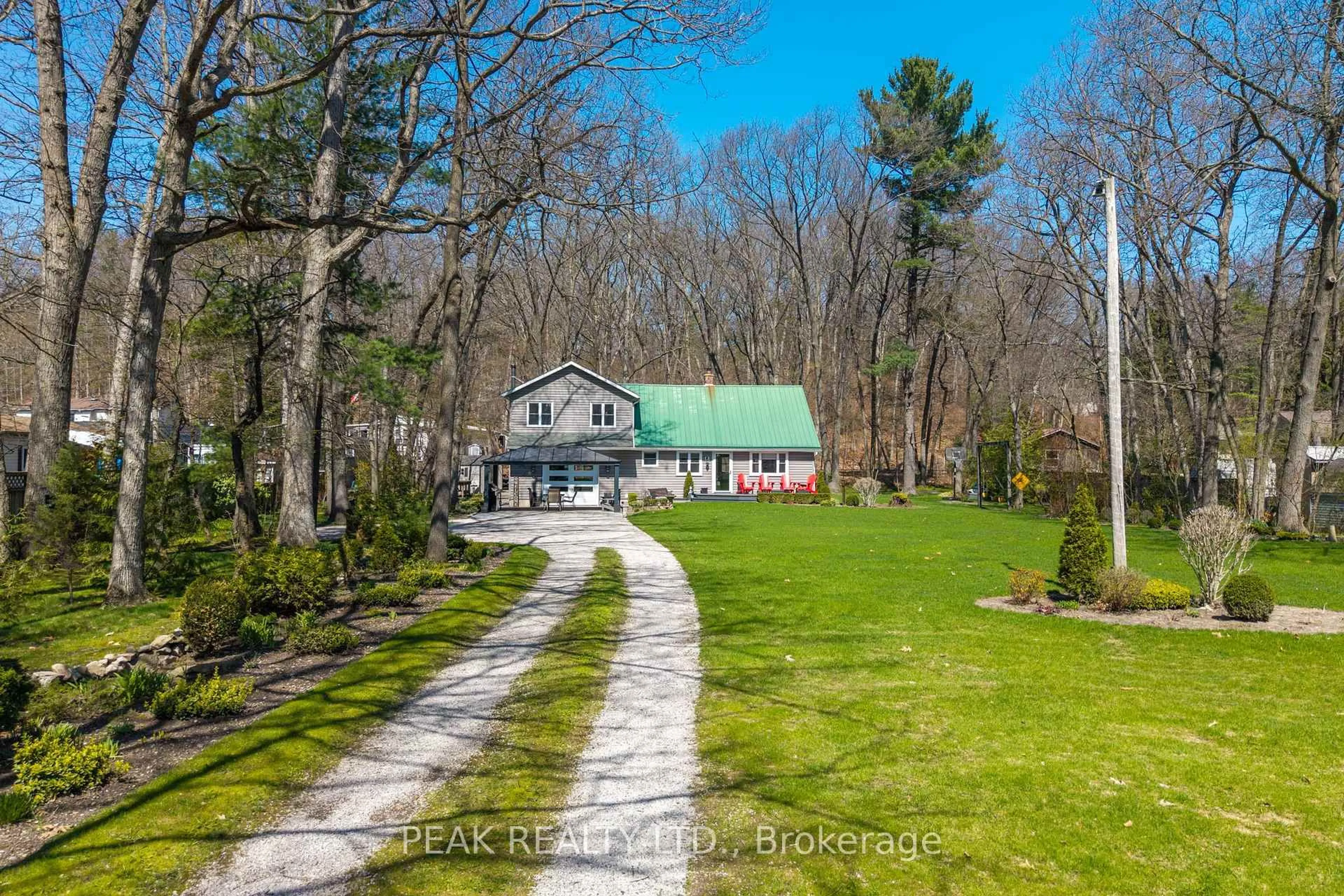 A pic from outside/outdoor area/front of a property/back of a property/a pic from drone, unknown for 9948 Northville Cres, Lambton Shores Ontario N0M 2N0