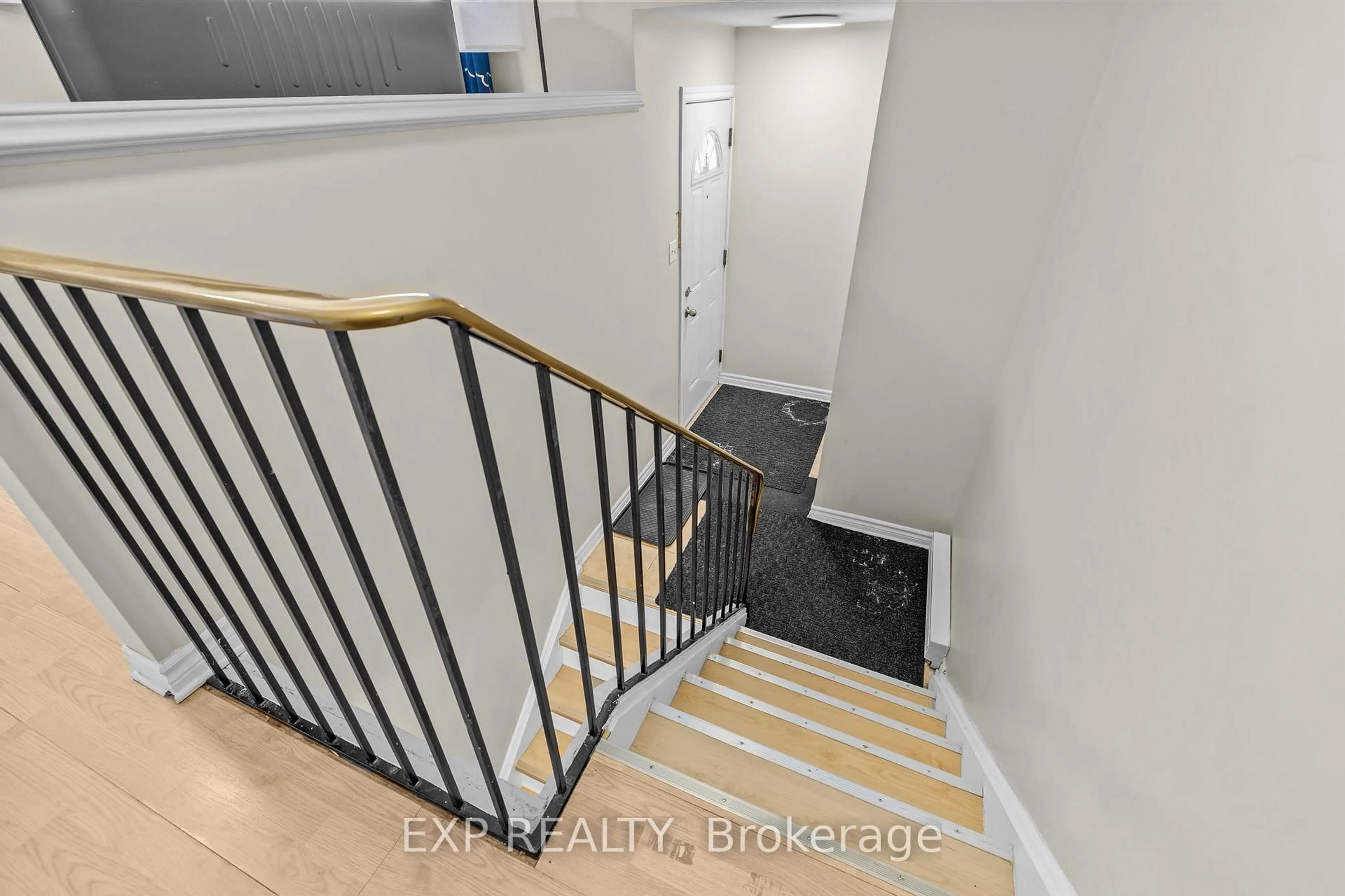 Stairs for 5 BANNER Rd #I, Ottawa Ontario K2H 8T3