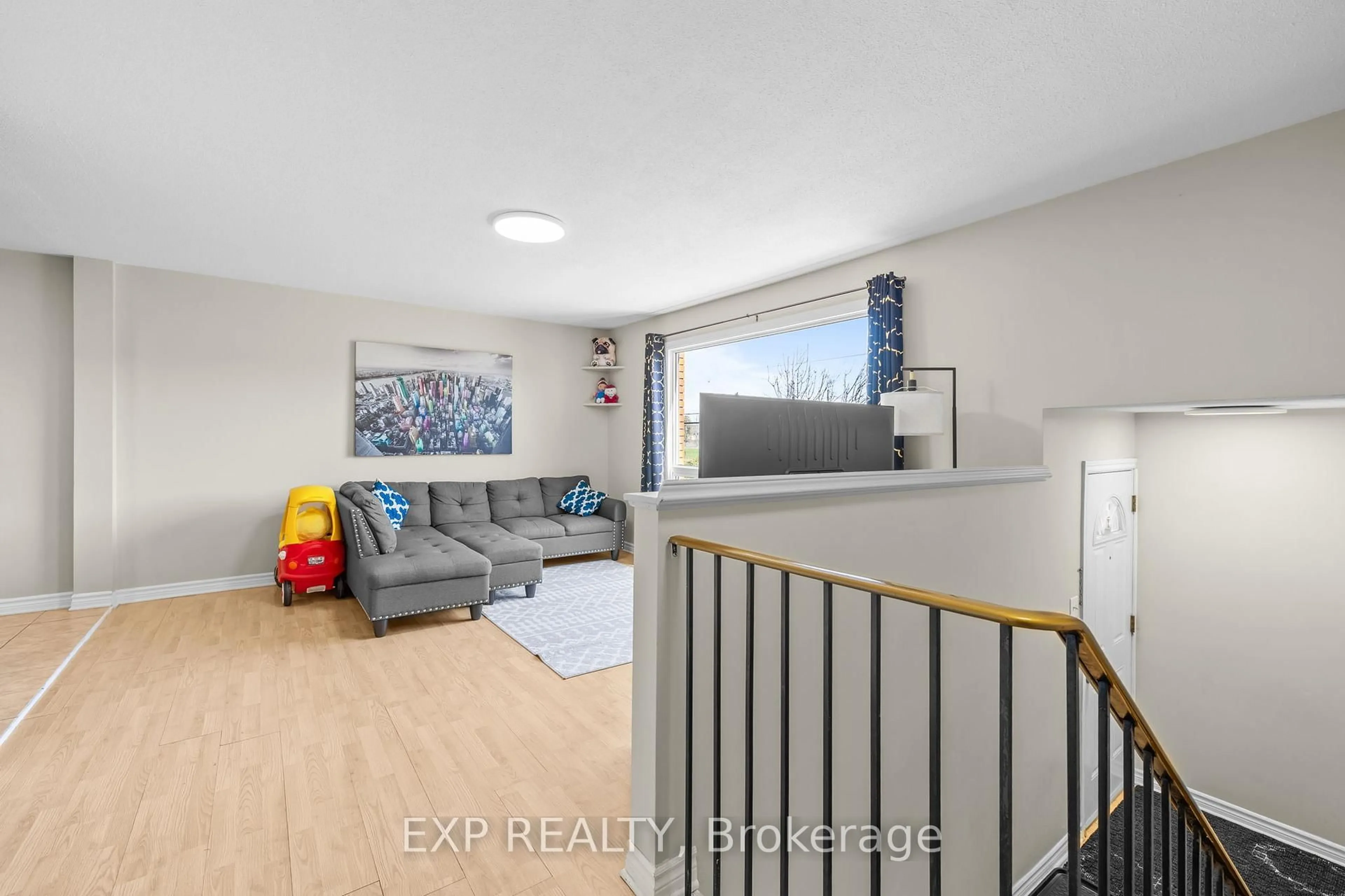 Living room with furniture, unknown for 5 BANNER Rd #I, Ottawa Ontario K2H 8T3