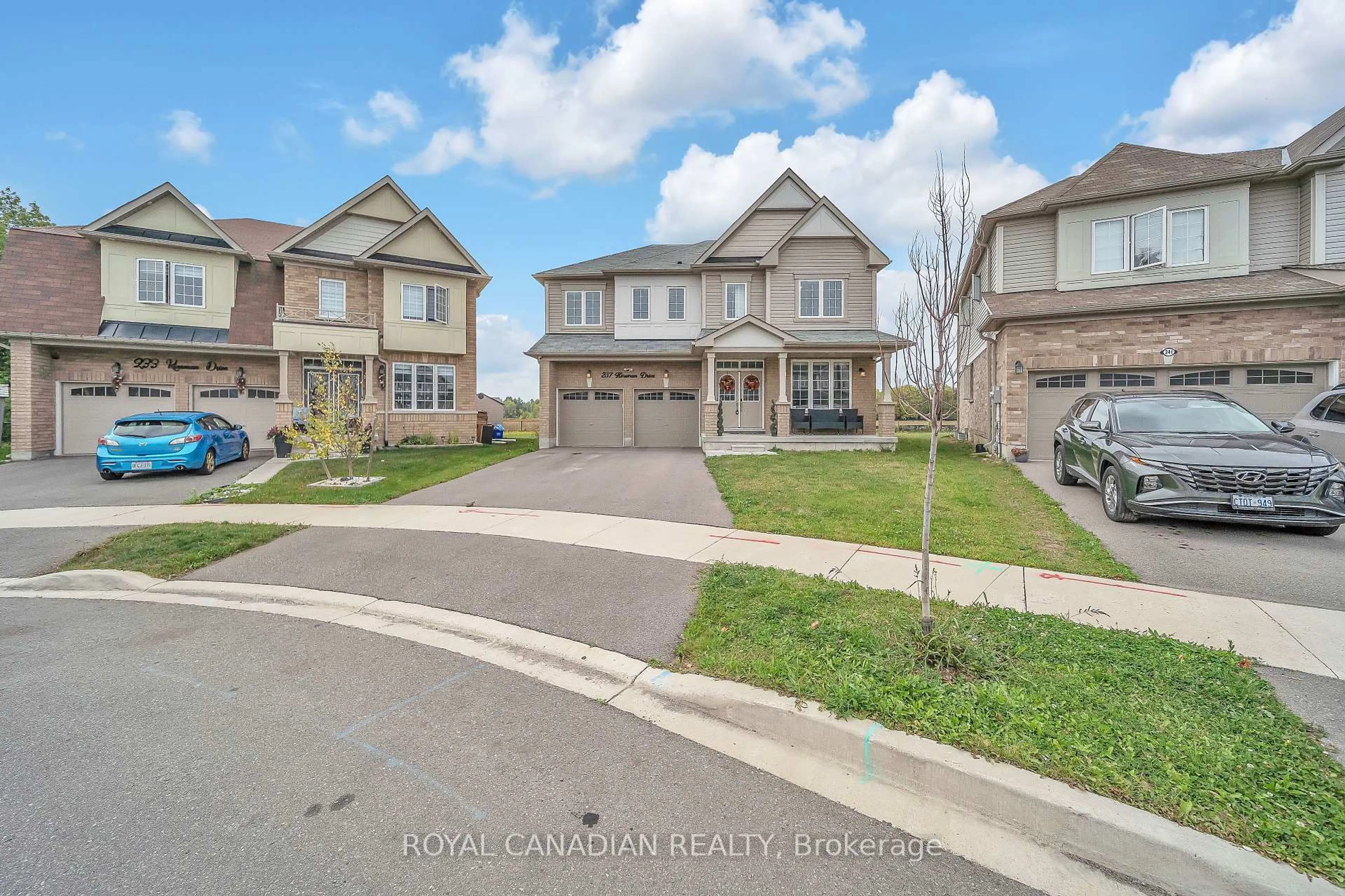 A pic from outside/outdoor area/front of a property/back of a property/a pic from drone, street for 237 Kinsman Dr, Hamilton Ontario L0R 1C0