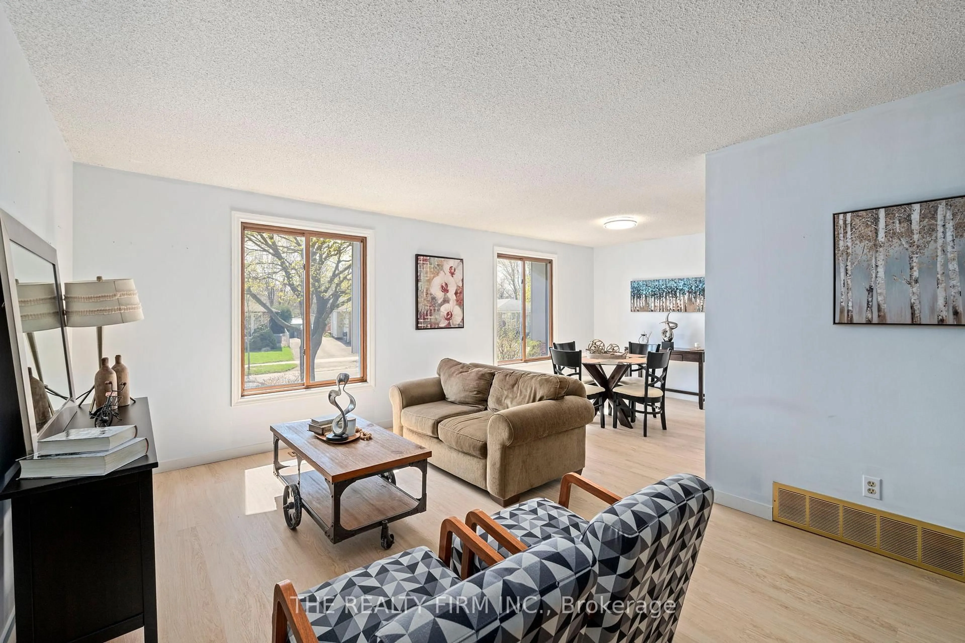 Living room with furniture, unknown for 60 Brunswick Ave, London North Ontario N6G 3K8