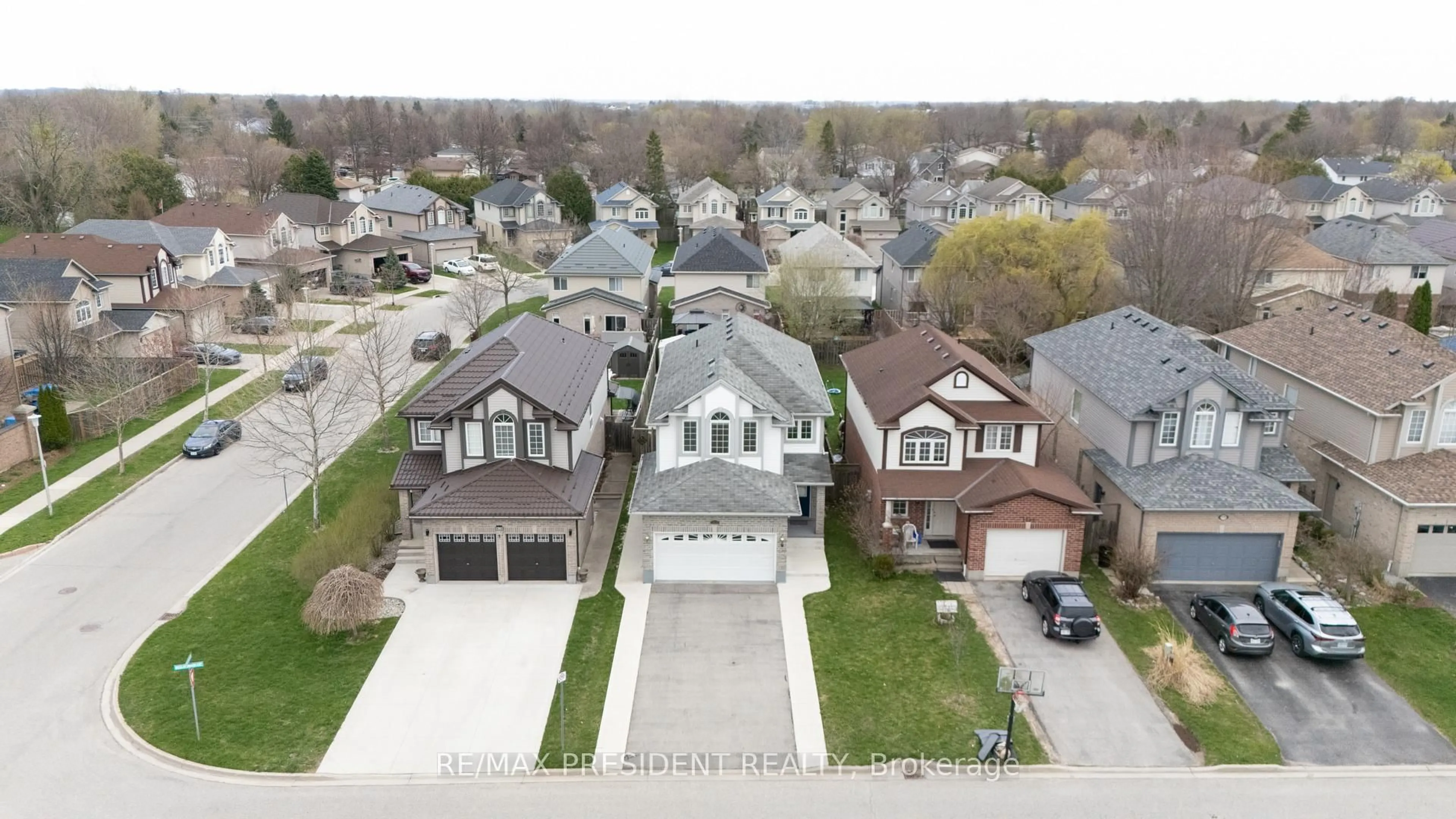 A pic from outside/outdoor area/front of a property/back of a property/a pic from drone, street for 1565 Mickleborough Crt, London North Ontario N6G 5R6
