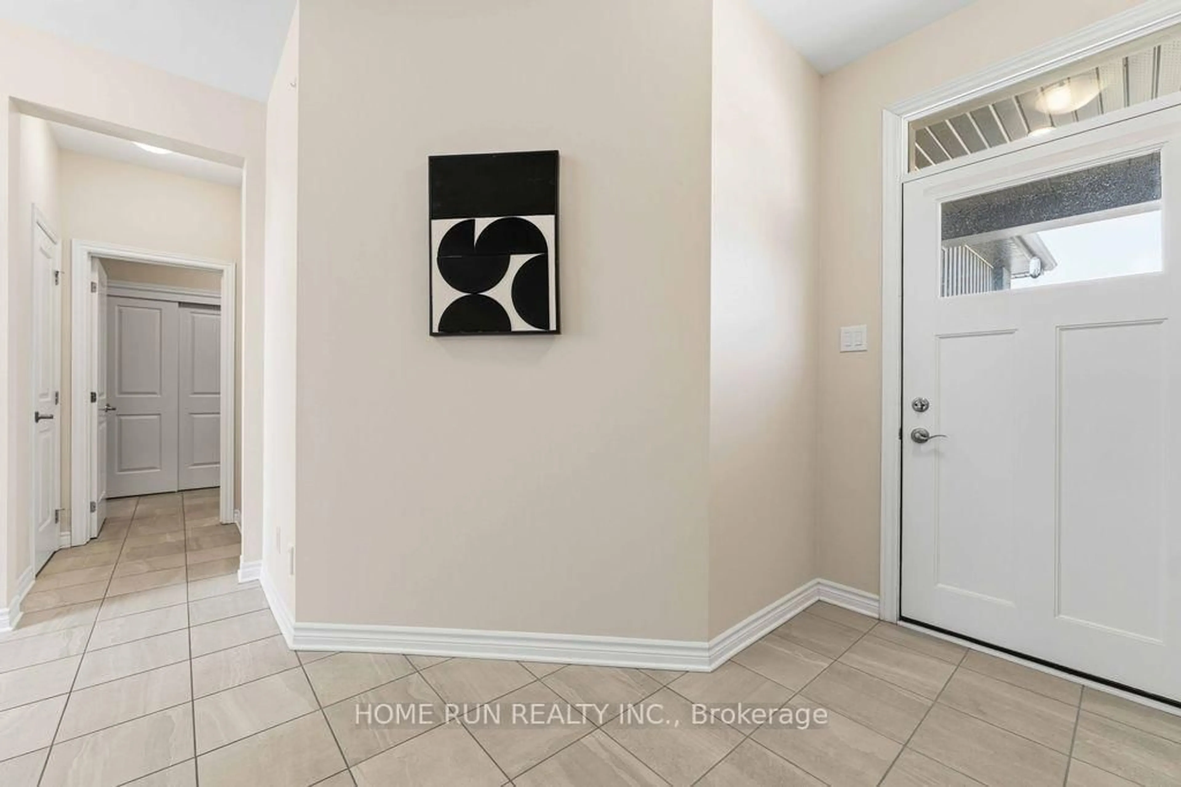 Indoor entryway for 95 Shinny Ave, Ottawa Ontario K2V 0G5