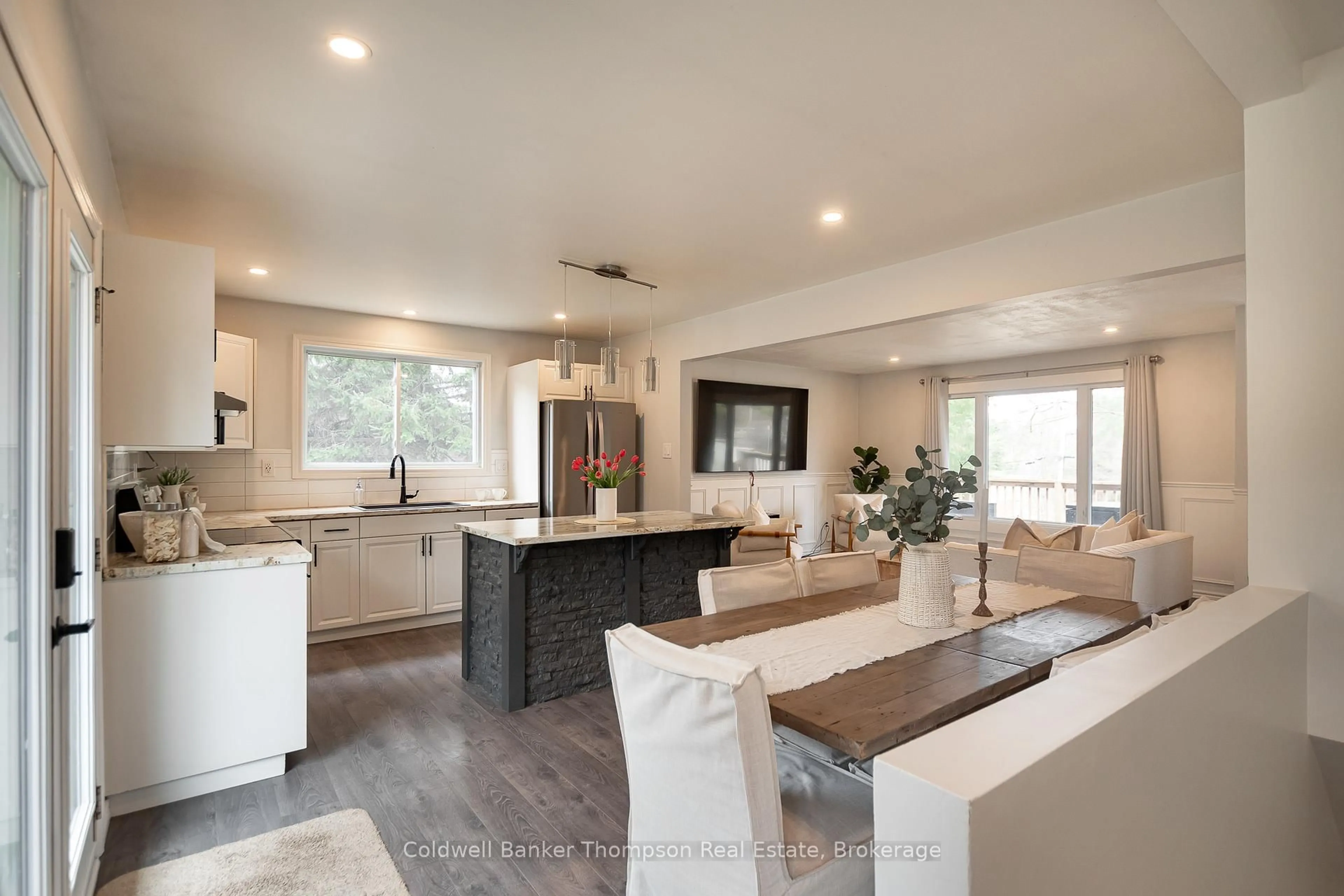 Open concept kitchen, unknown for 17 Gullins Rd, Huntsville Ontario P1H 1M6