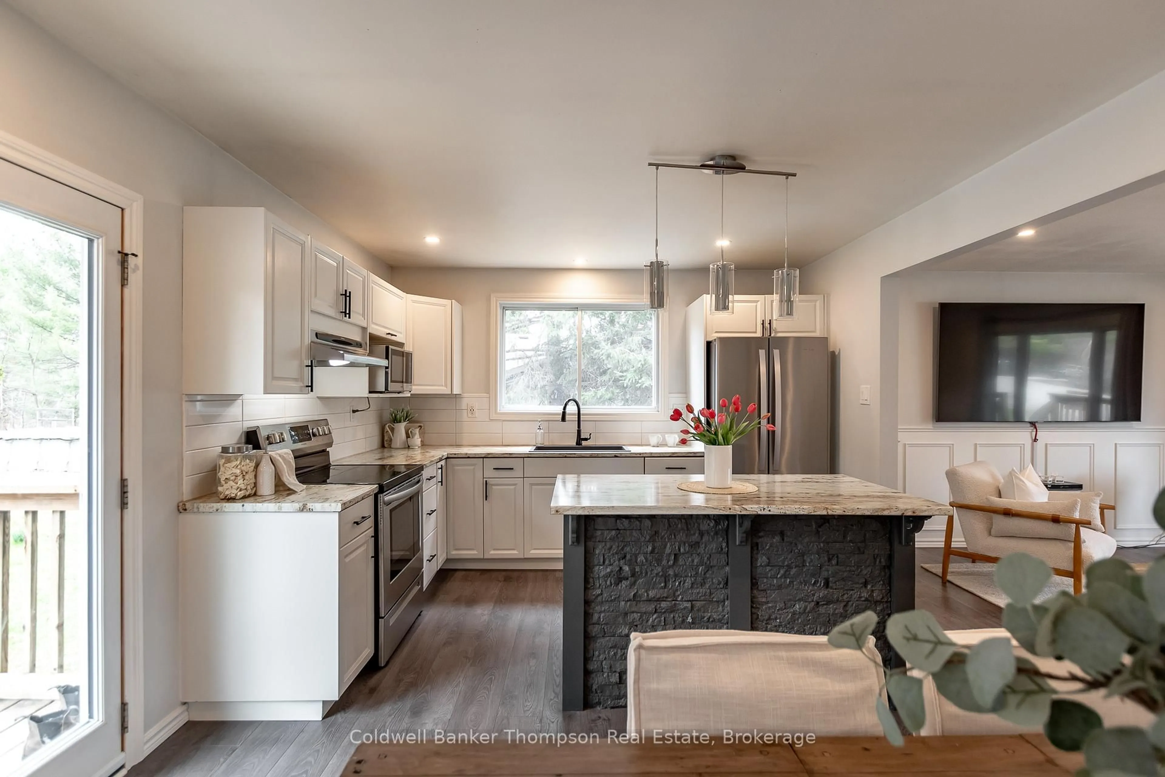 Open concept kitchen, unknown for 17 Gullins Rd, Huntsville Ontario P1H 1M6