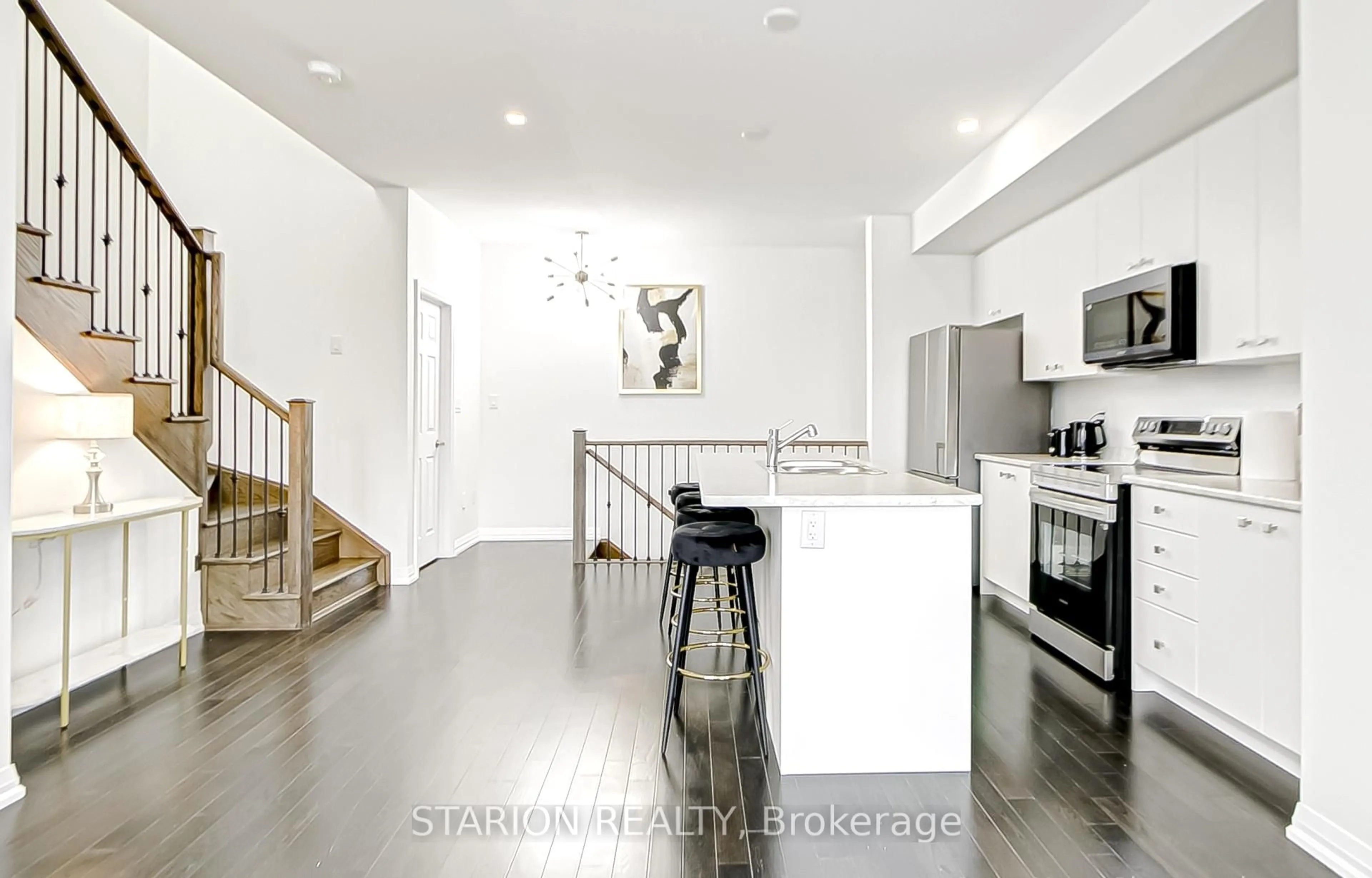 Open concept kitchen, unknown for 29 Granville Cres, Haldimand Ontario N3W 0J5